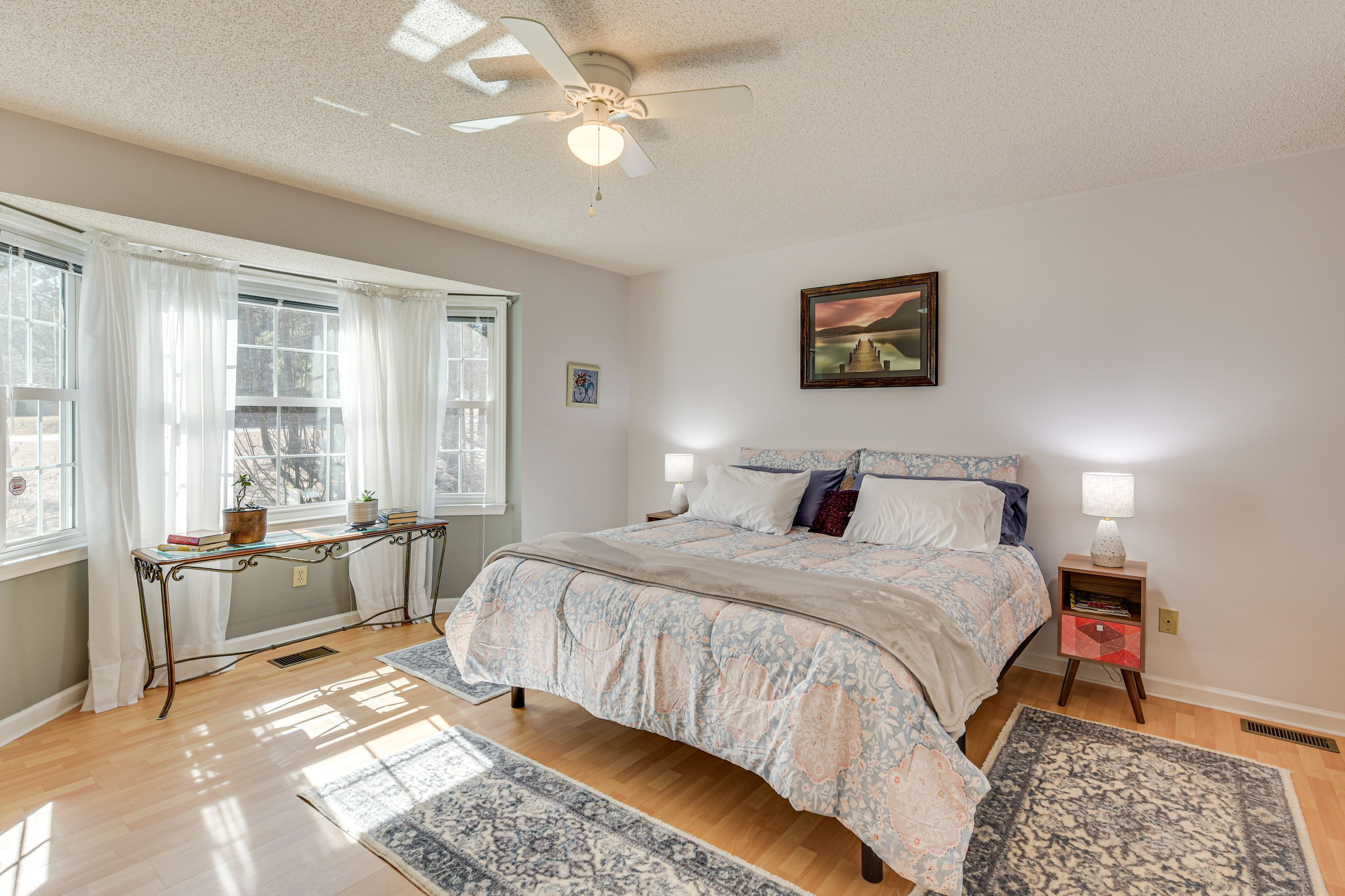 Bedroom | King Bed | Smart TV