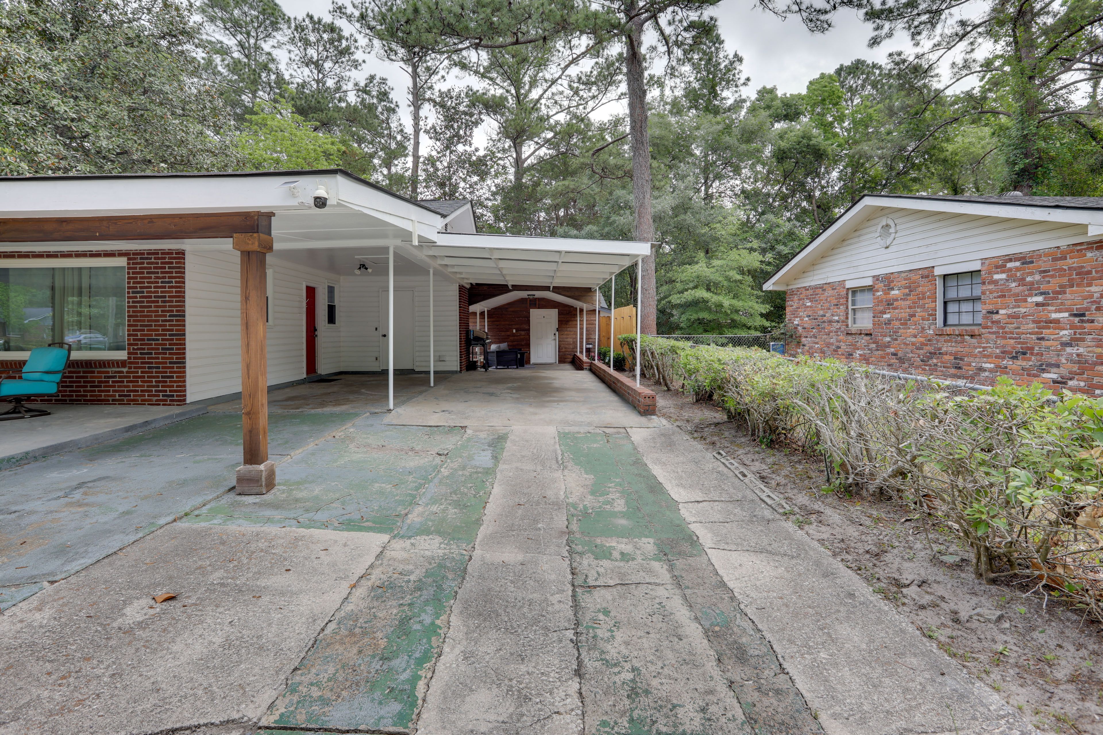 Exterior | Driveway (1 Vehicle) | Free Street Parking