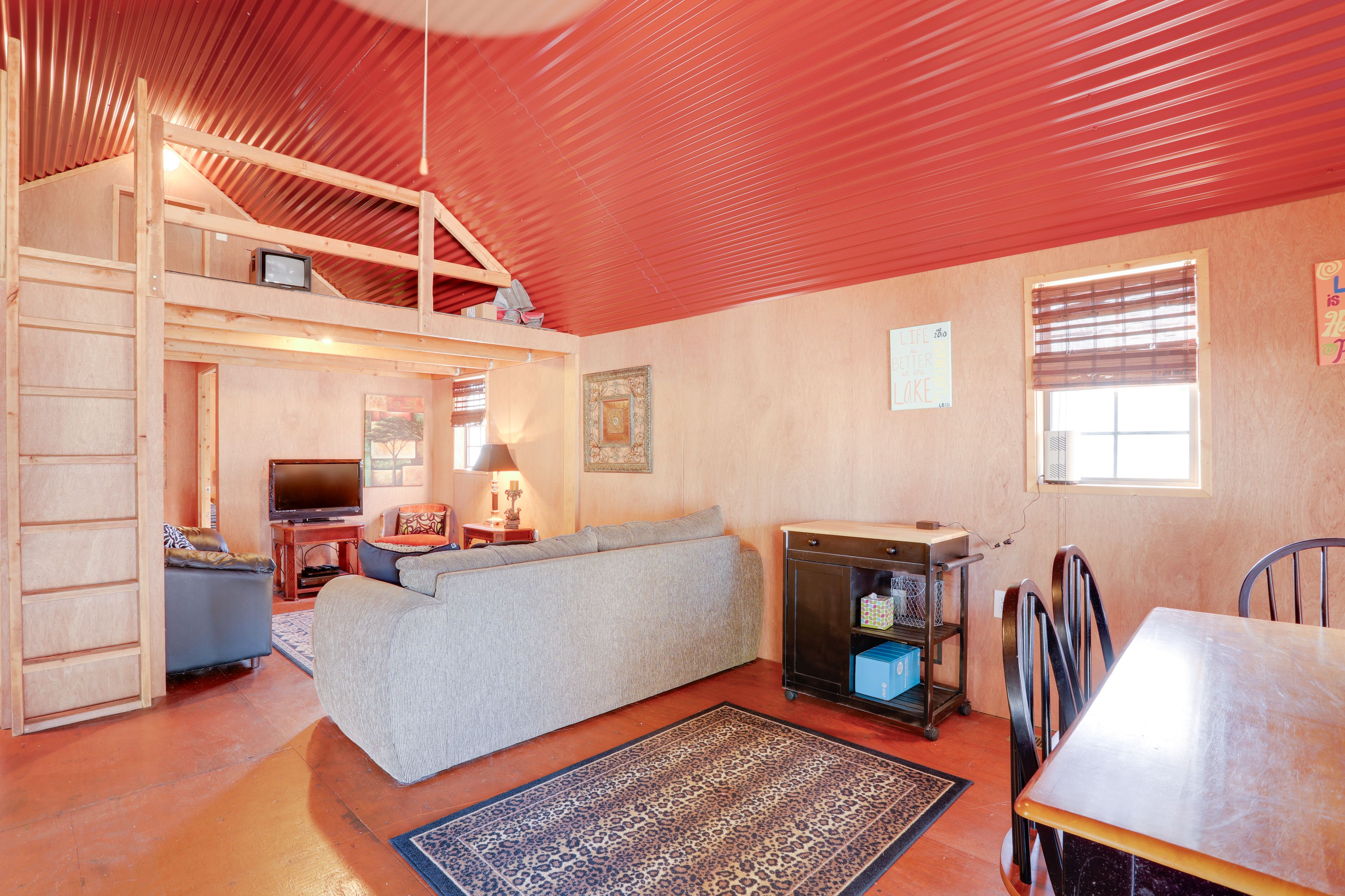 Living Area | Flat-Screen TV w/ Cable | Board Games