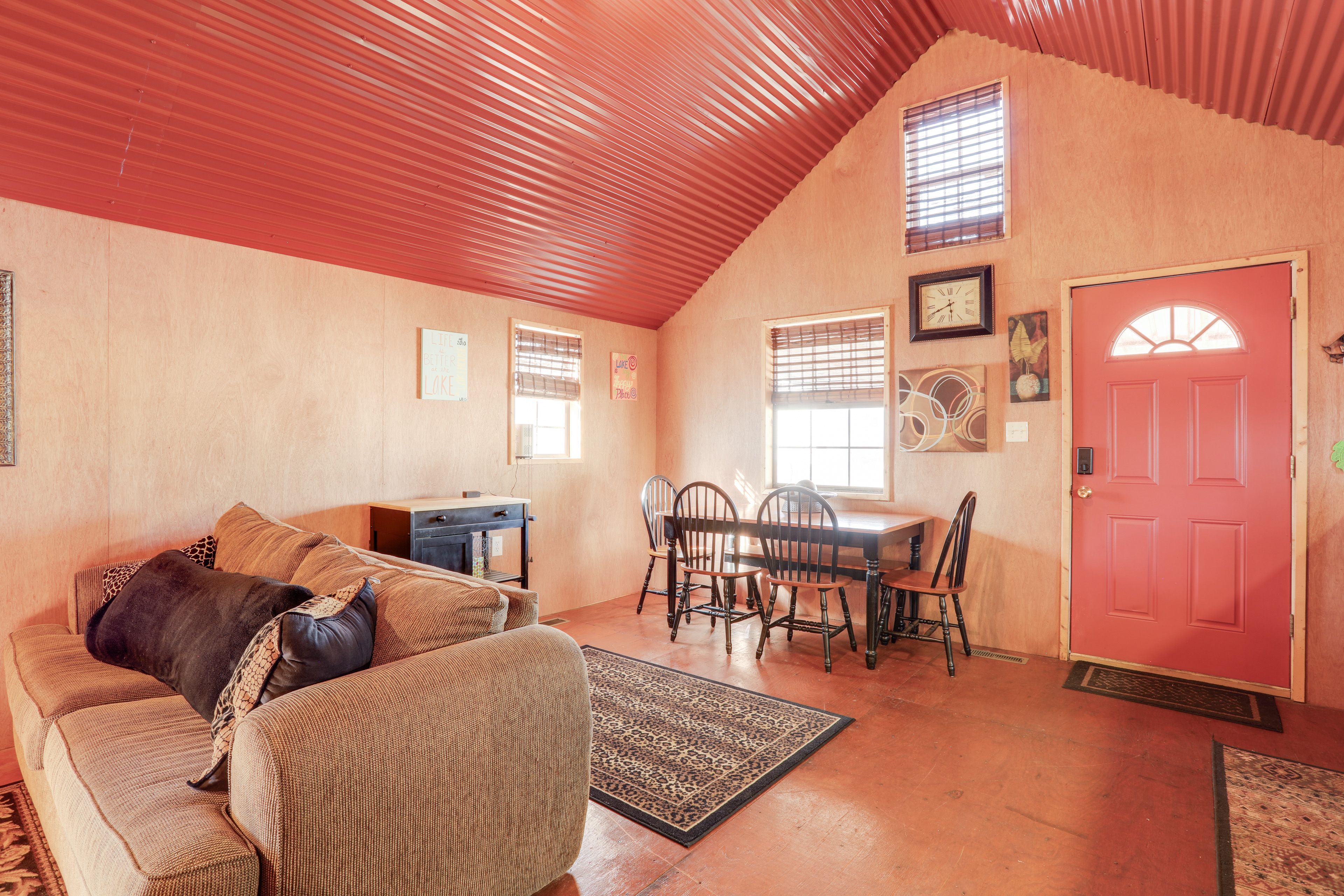Dining Area | Dishware/Flatware