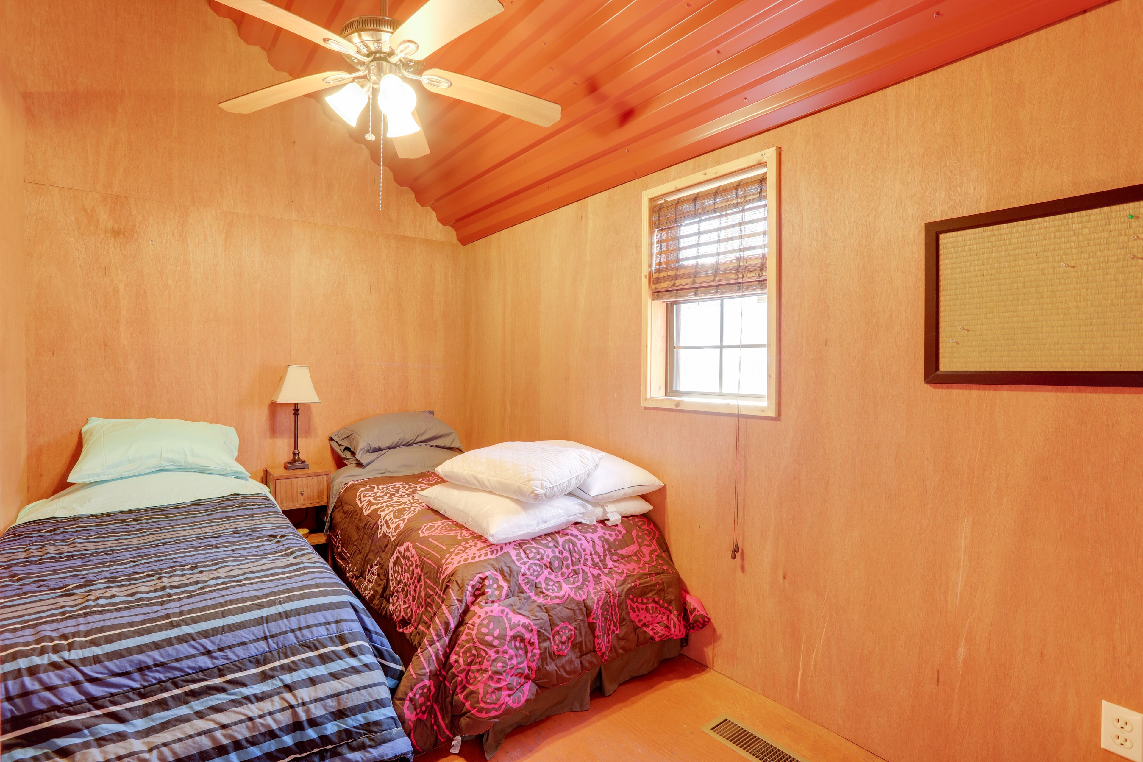 Bedroom 2 | 2 Twin Beds | Main Floor