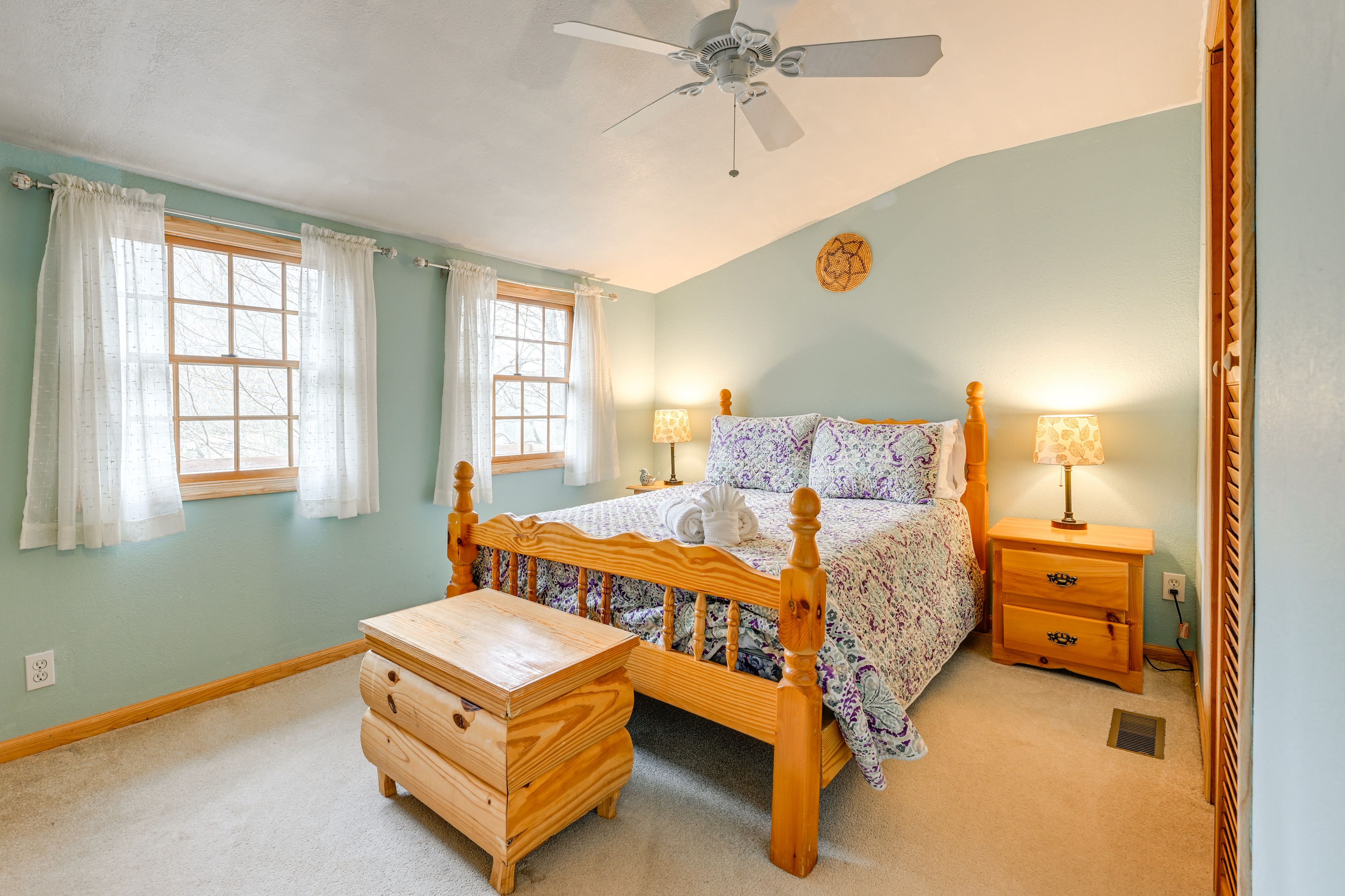 Bedroom 2 | 1st Floor | Queen Bed