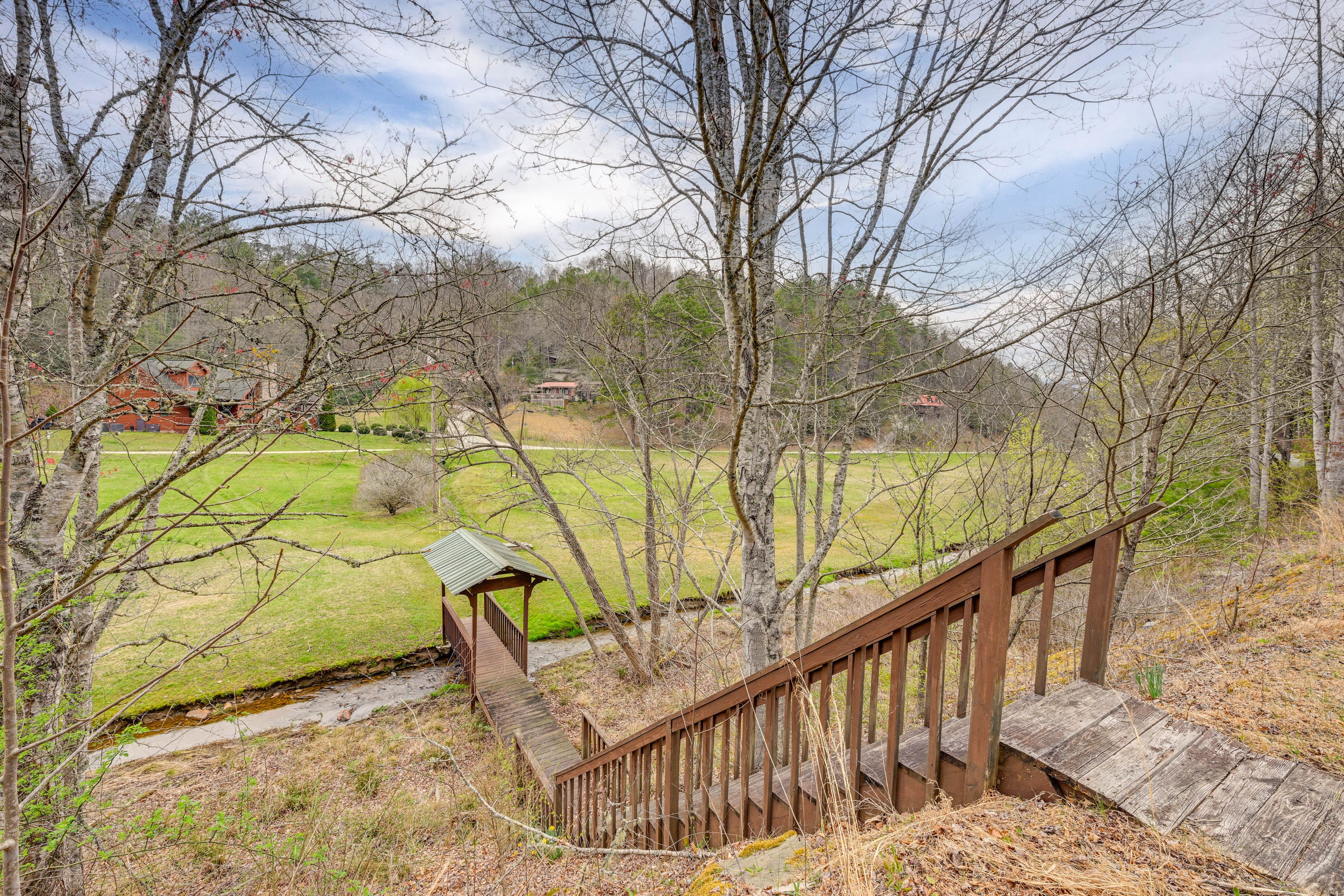 Community Picnic Area | Pond Access