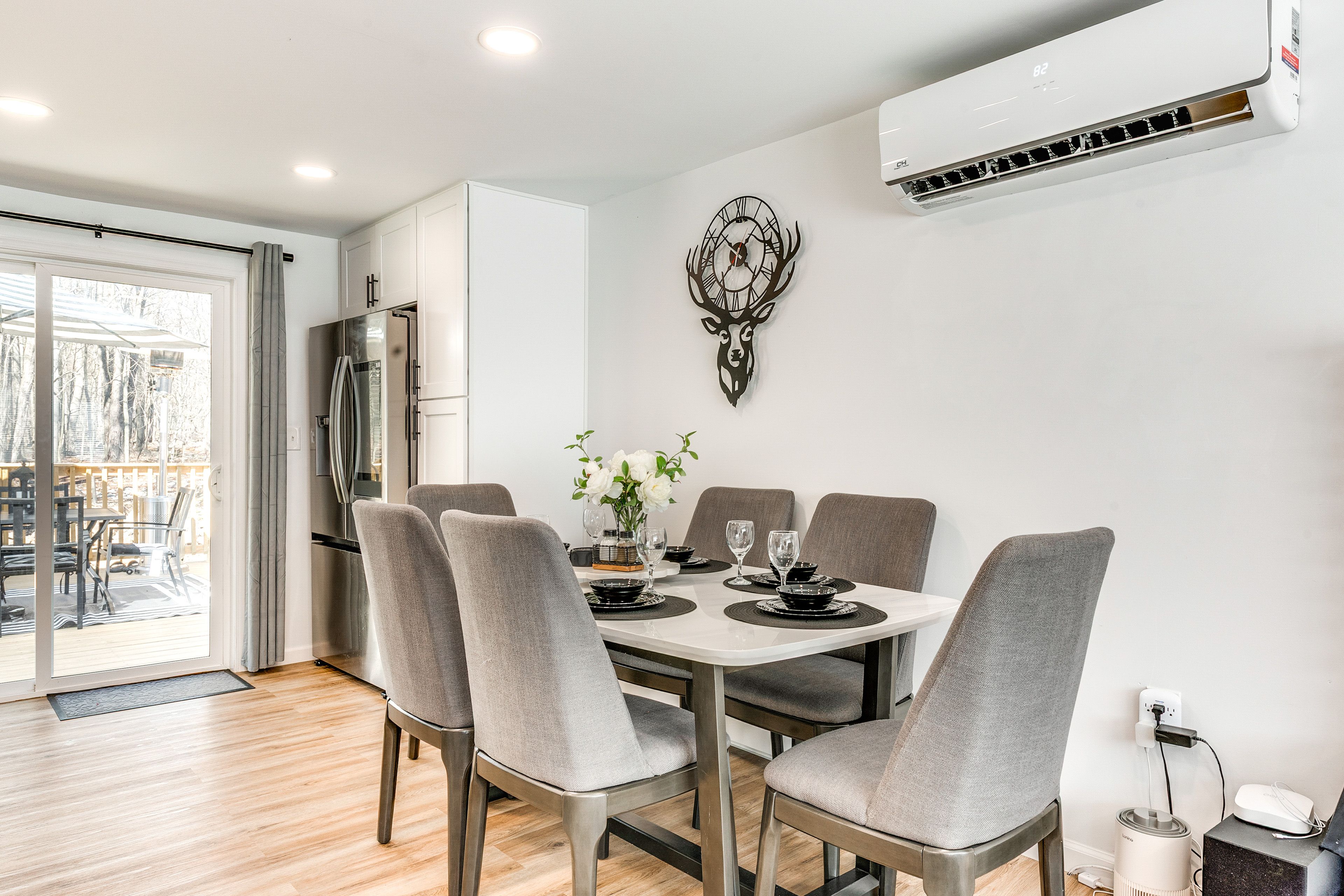 Dining Area | Dishware/Flatware | Trash Bags/Paper Towels