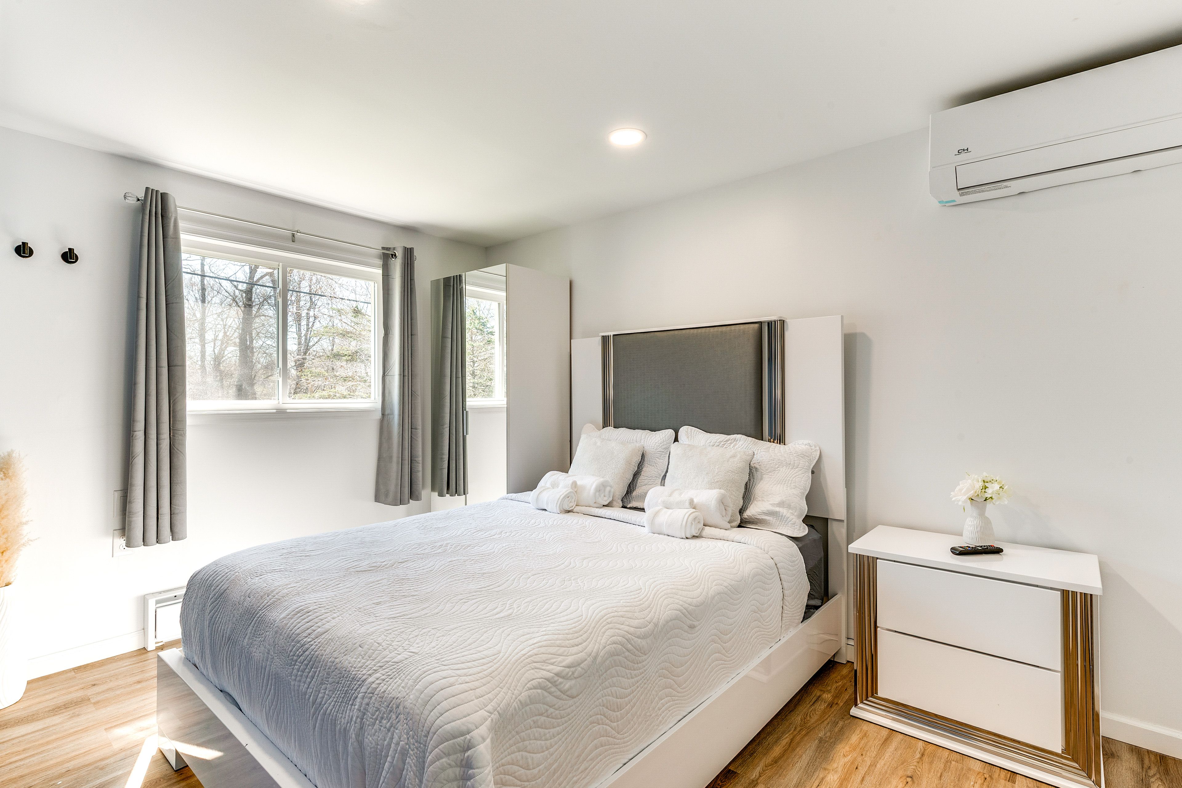 Bedroom 2 | Queen Bed | Hangers