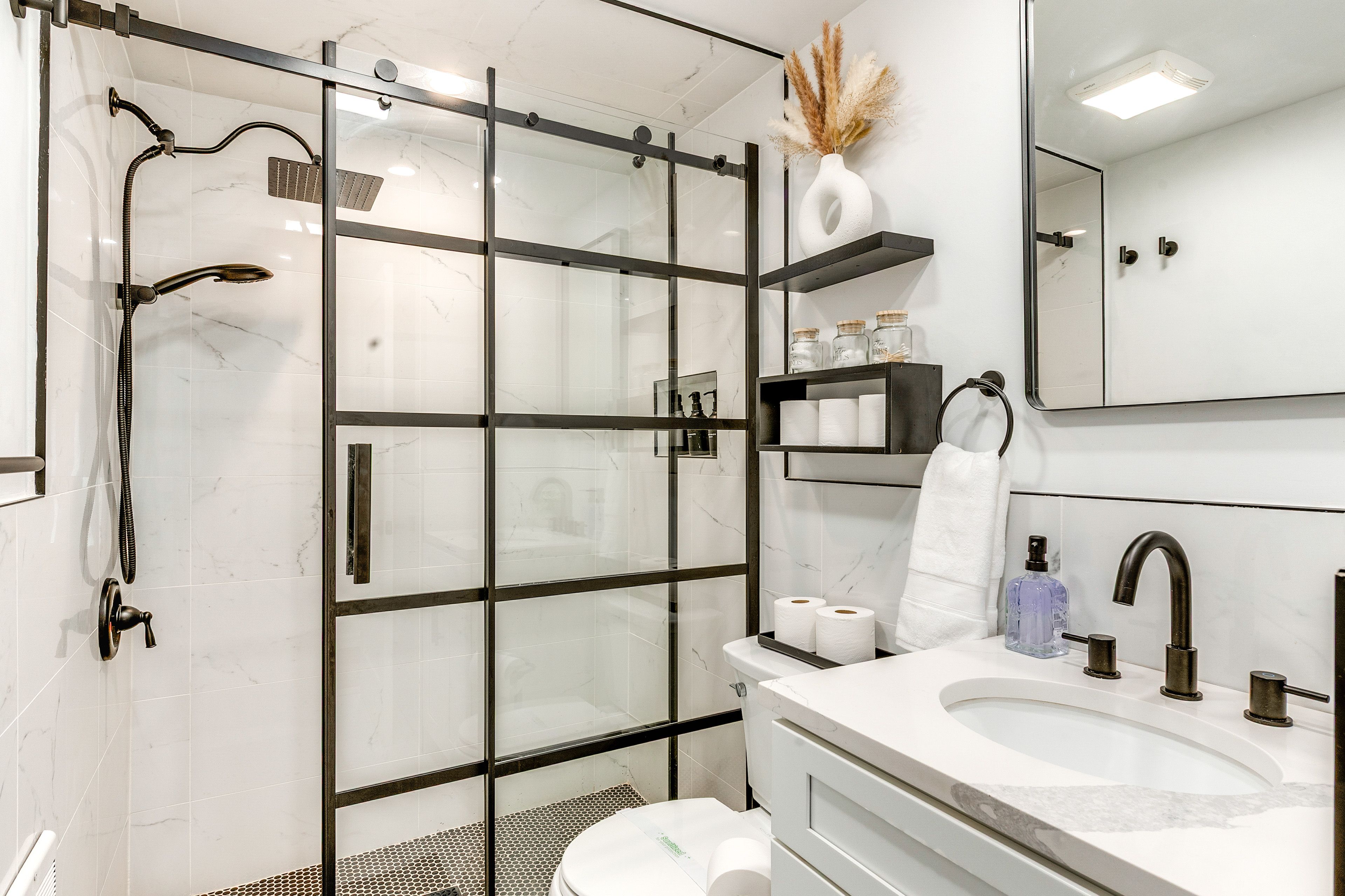 Full Bathroom | Towels Provided | Hair Dryer