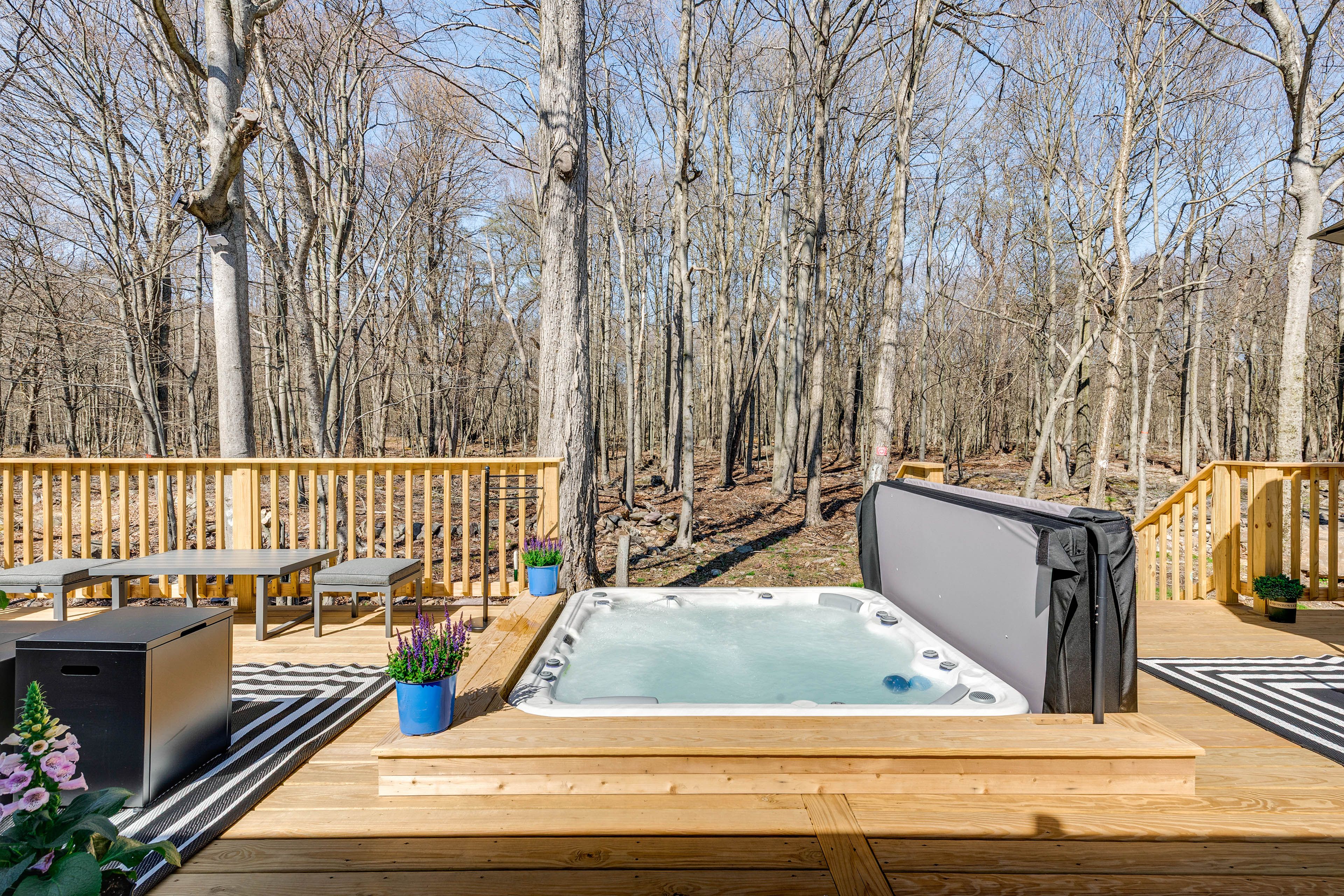 Large Furnished Deck | Hot Tub | Gas Fire Table