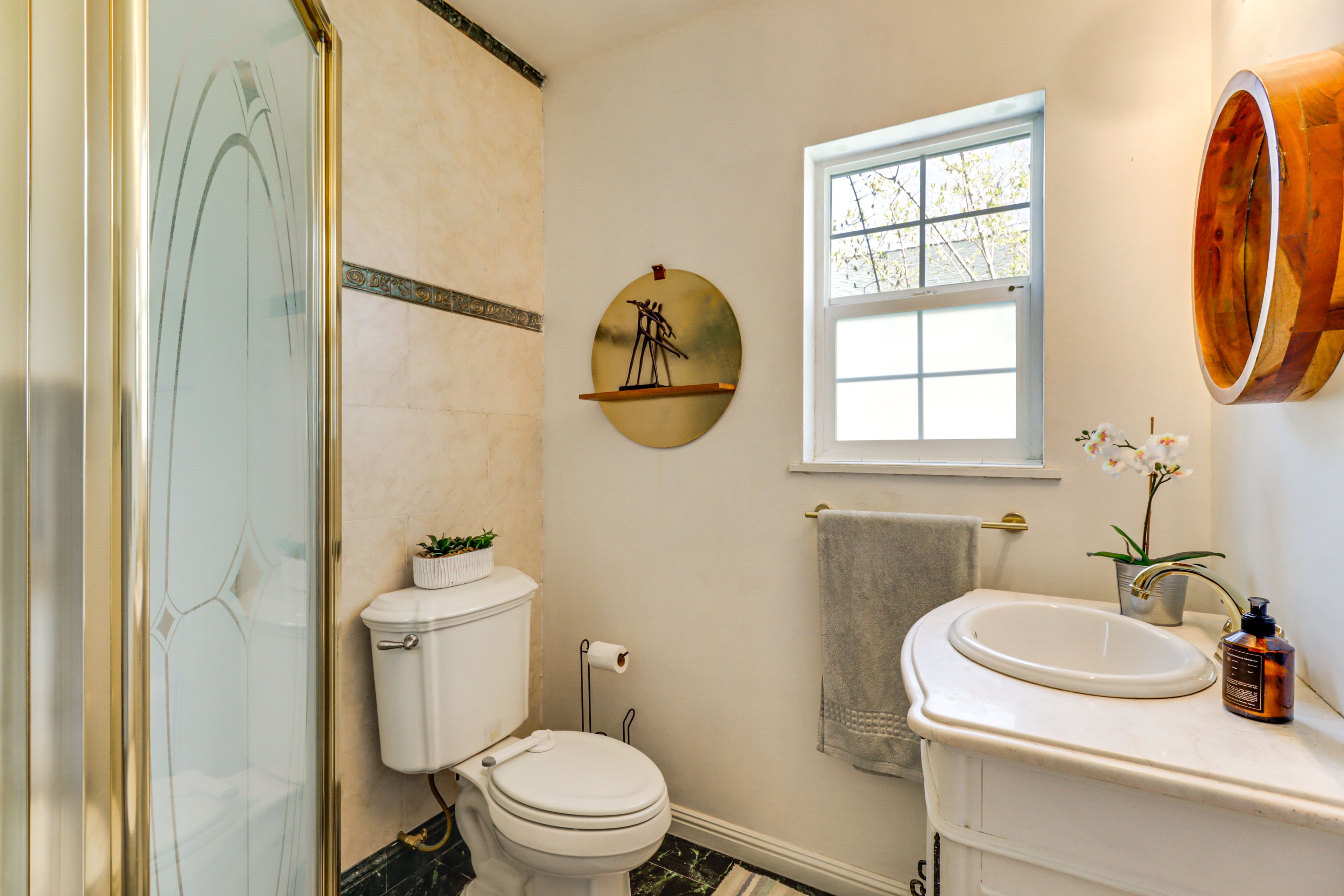 Full Bathroom | 1st Floor |  Complimentary Toiletries
