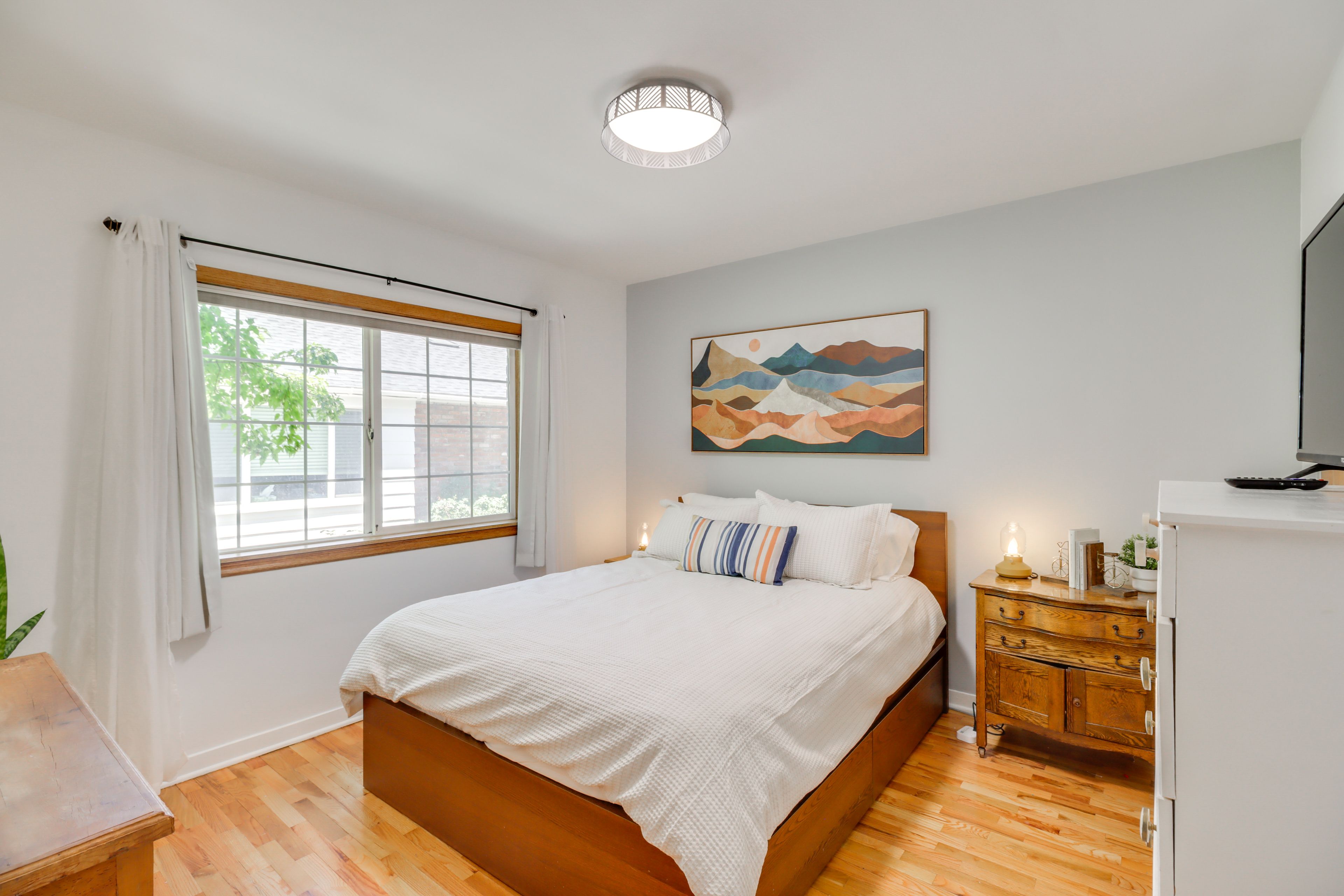 Bedroom 1 | 1st Floor | Queen Bed