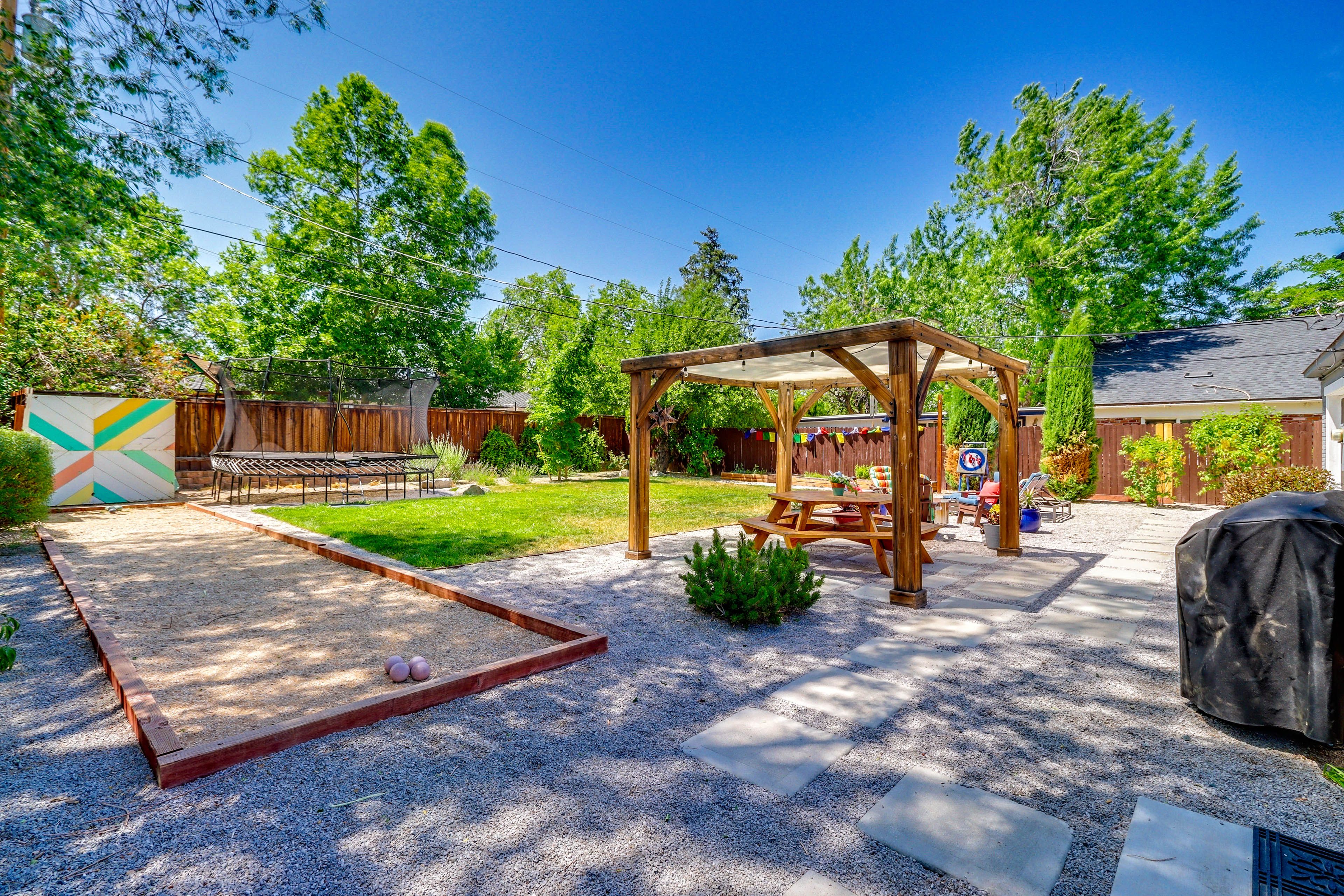 Reno Vacation Rental | 3BR | 3BA | 1,700 Sq Ft | 3 Steps Required
