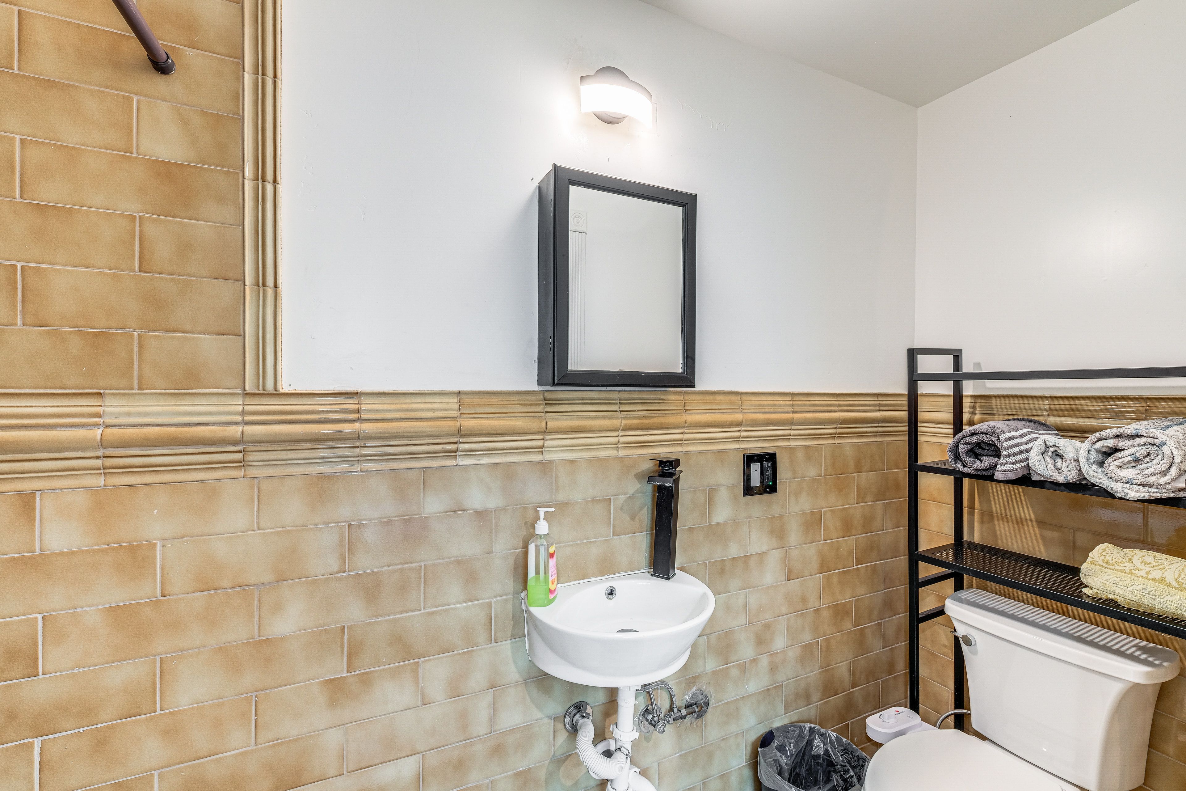 En-Suite Full Bathroom
