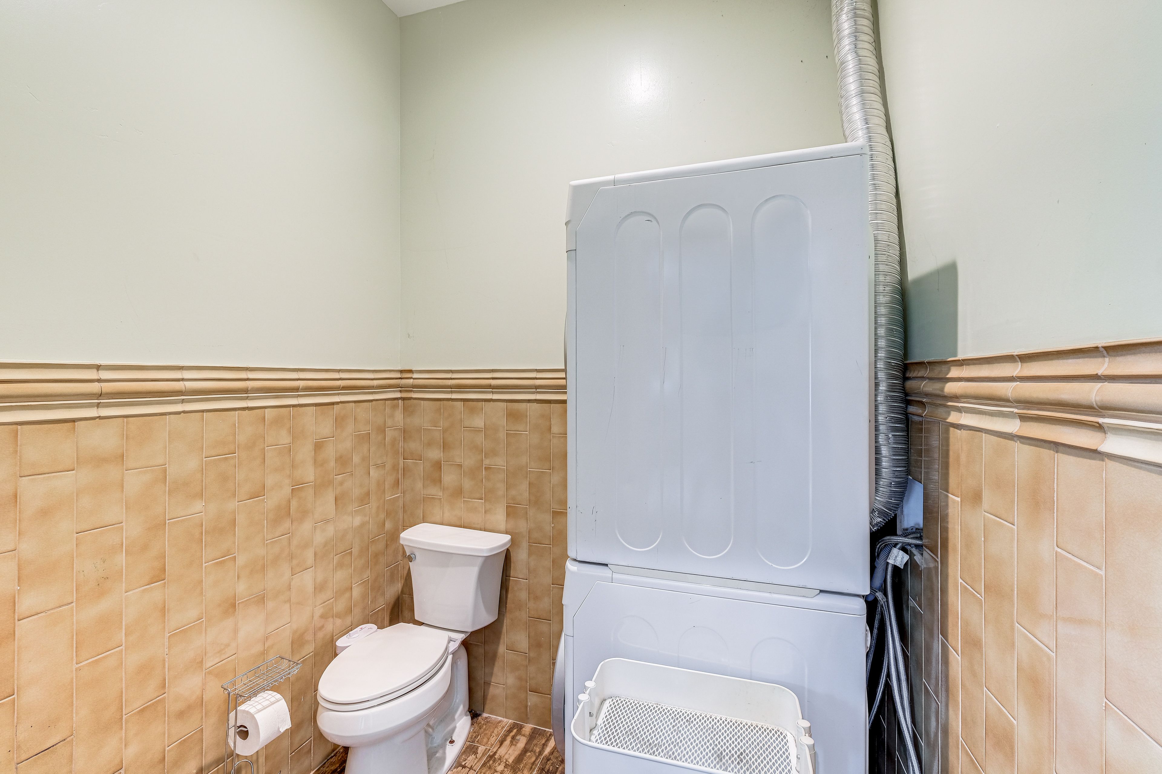 Full Bathroom | Washer & Dryer