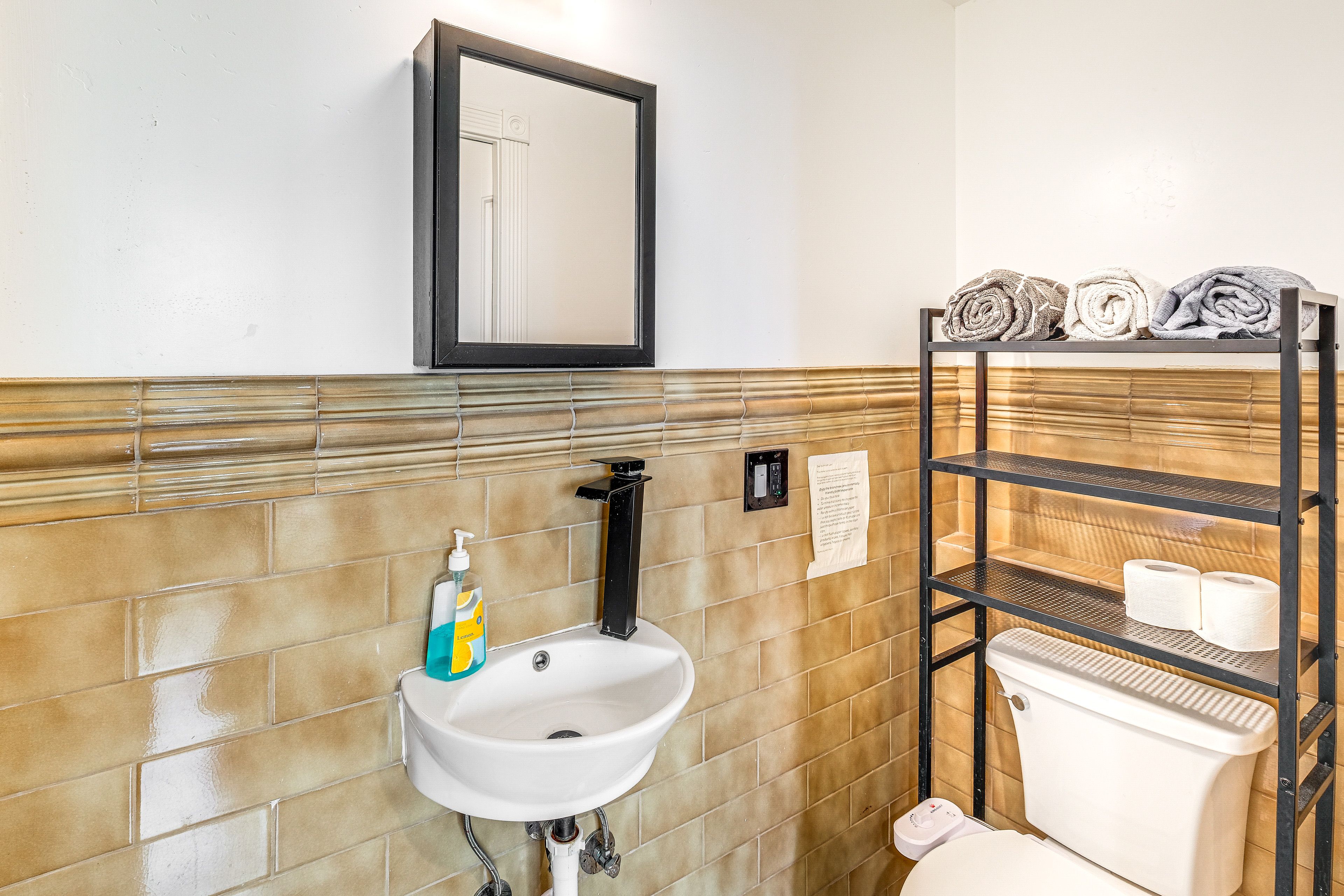En-Suite Full Bathroom