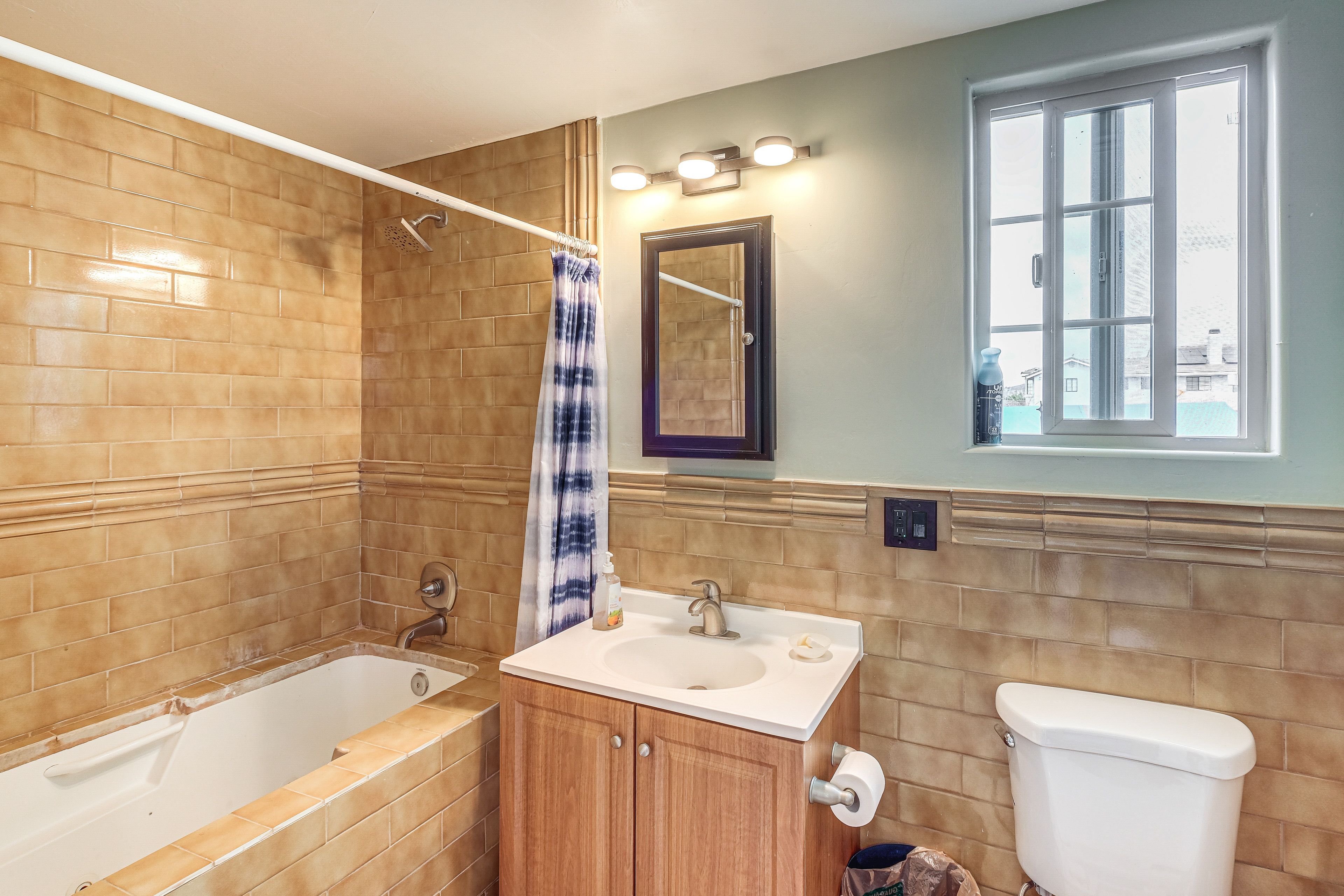En-Suite Bathroom | Towels Provided