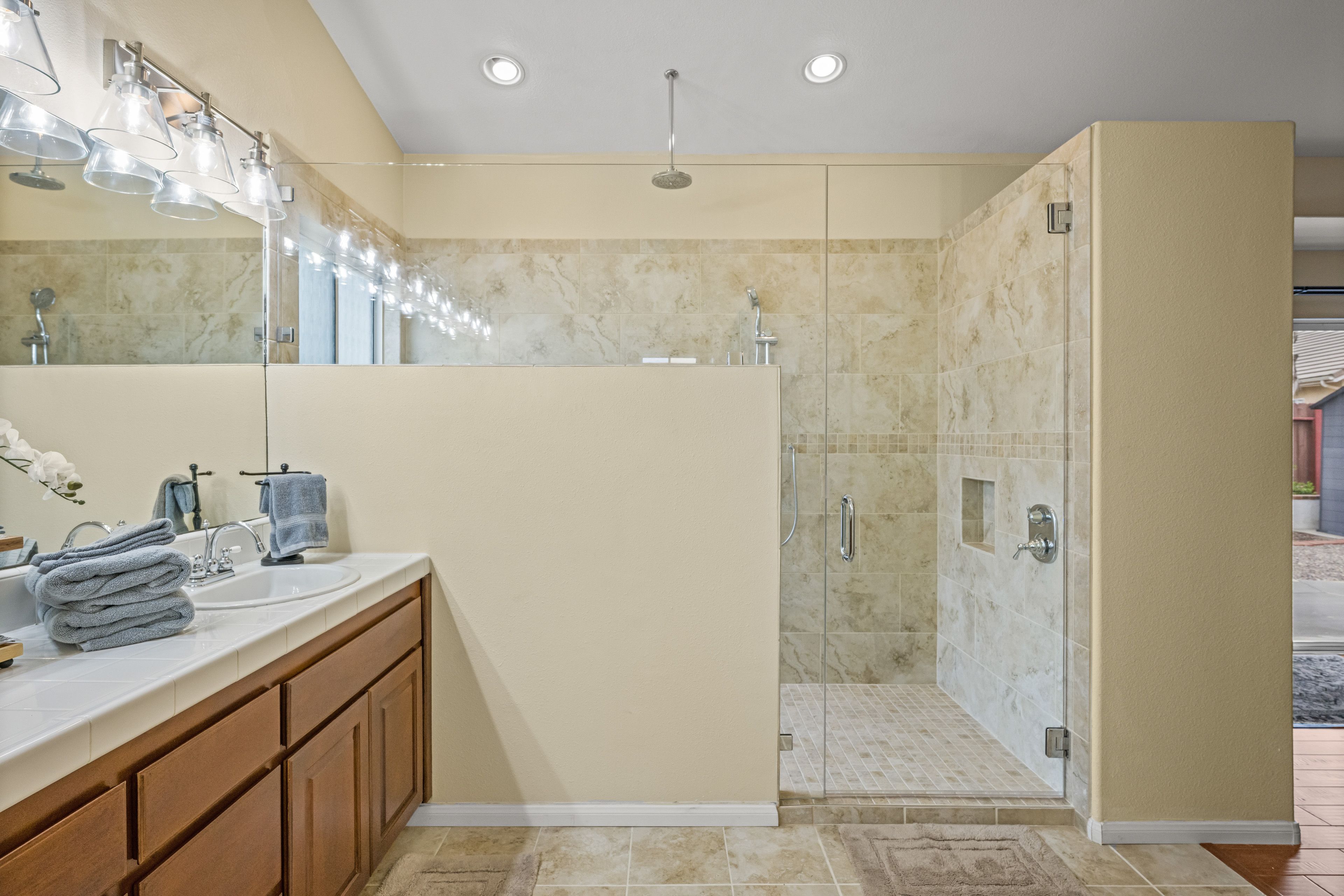 En-Suite Bathroom | Towels Provided