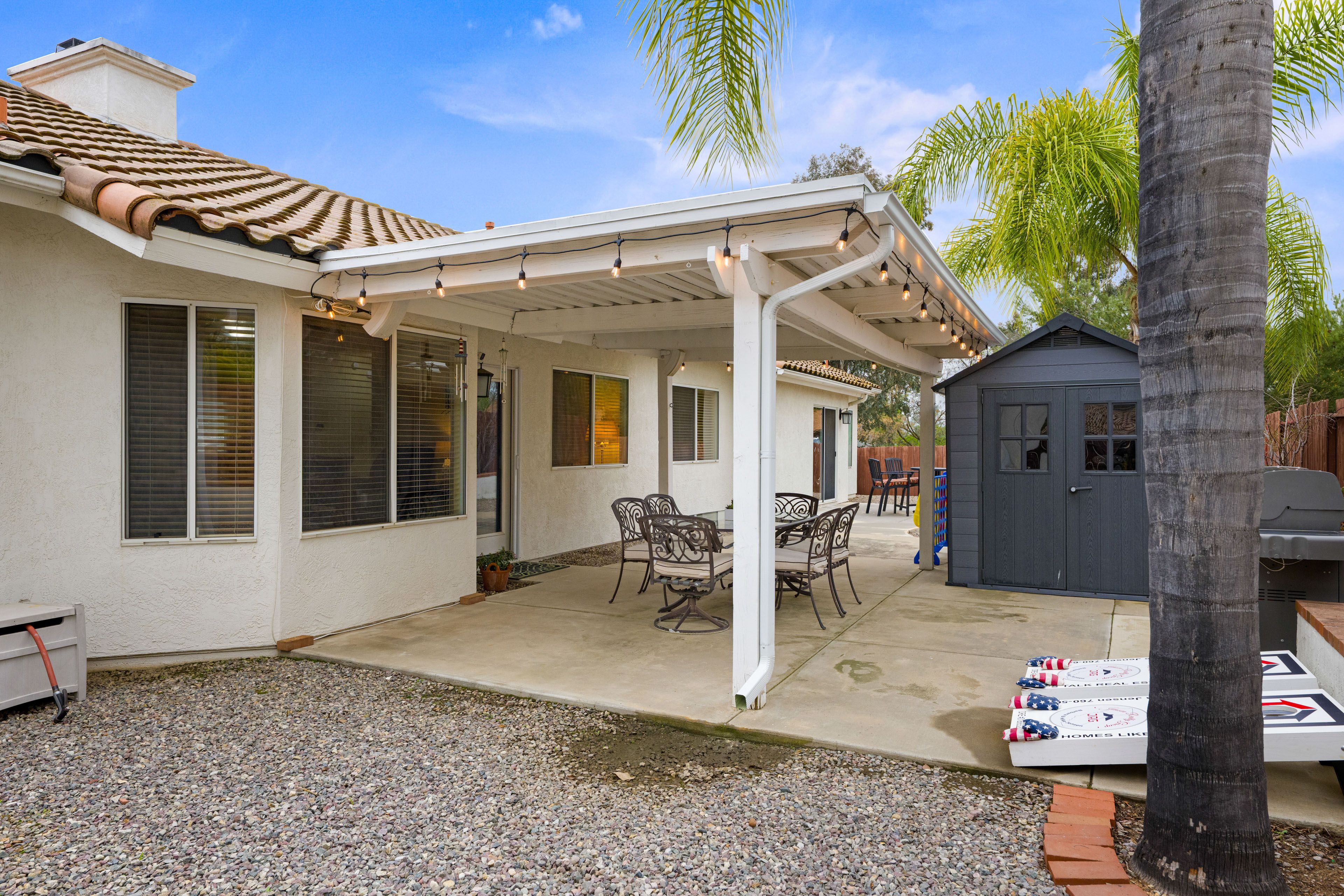 Covered Patio | Dining Set