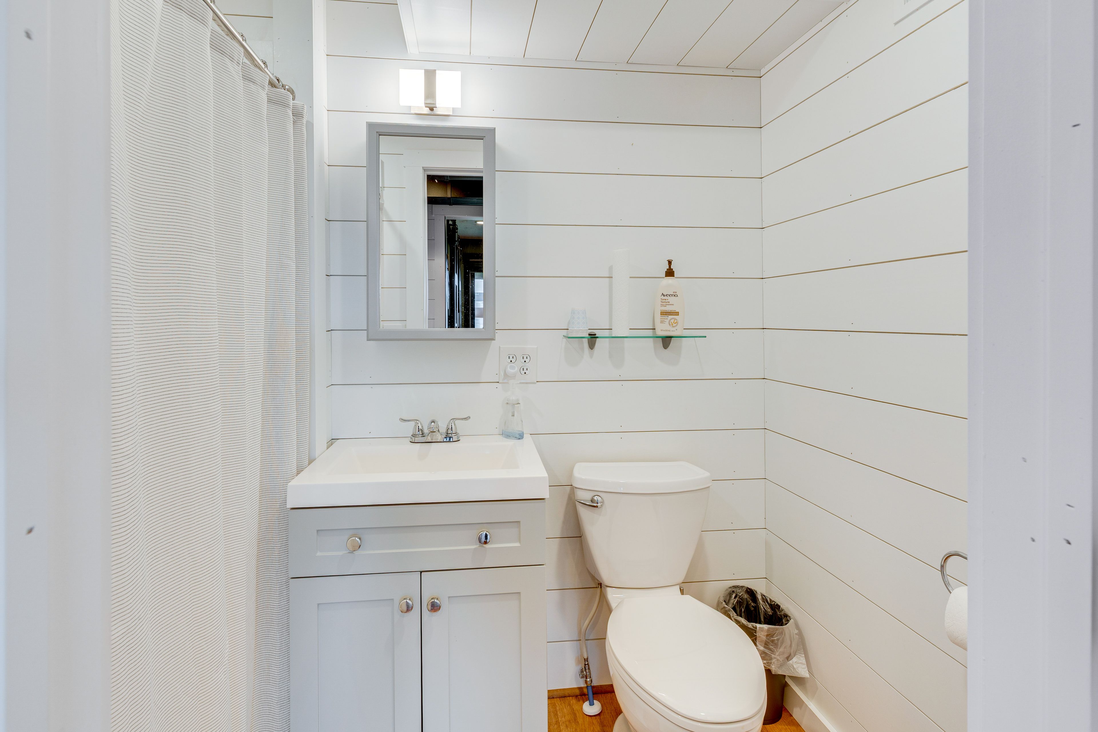 Full Bathroom | Lower Floor