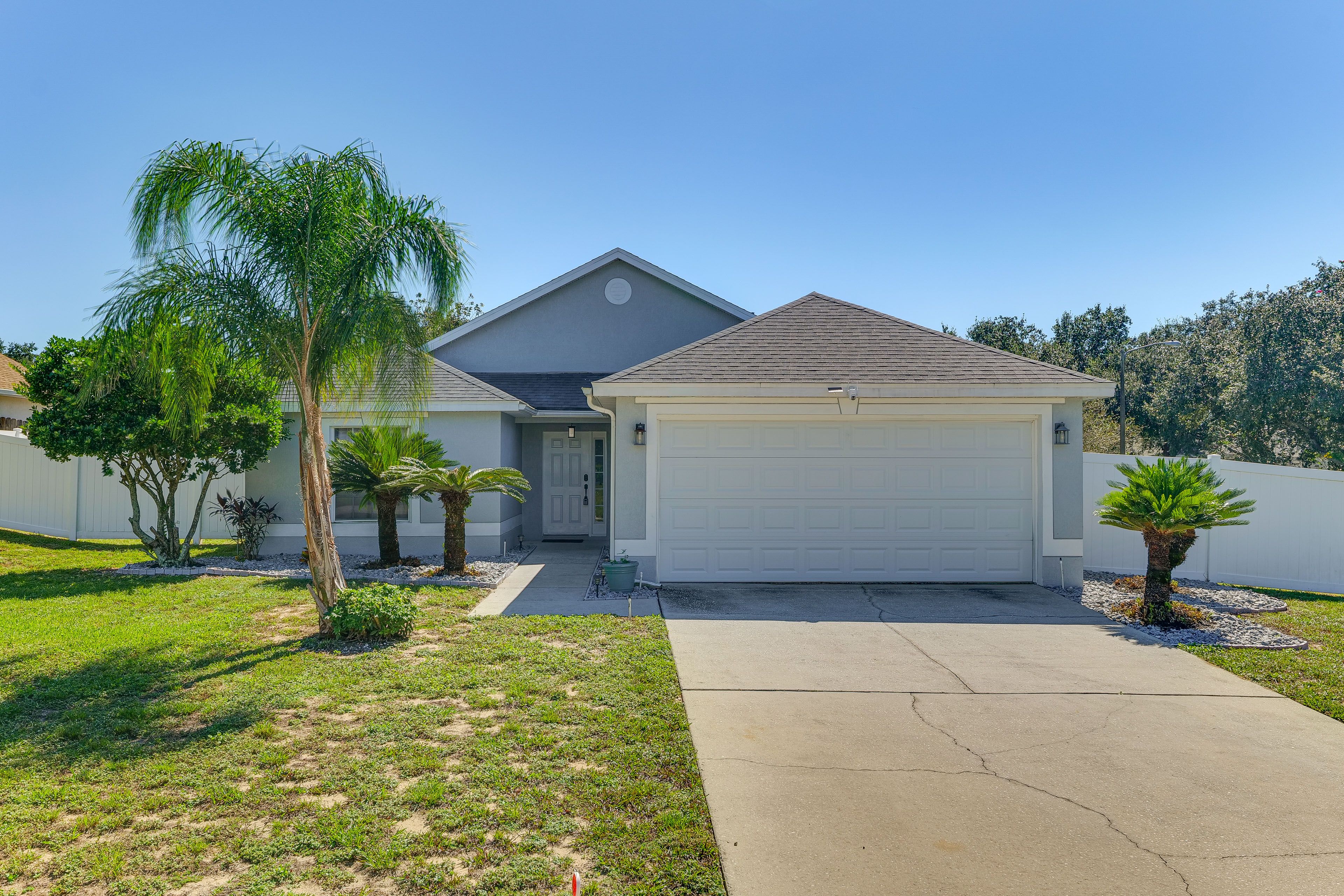 Exterior | Driveway (4 Vehicles)
