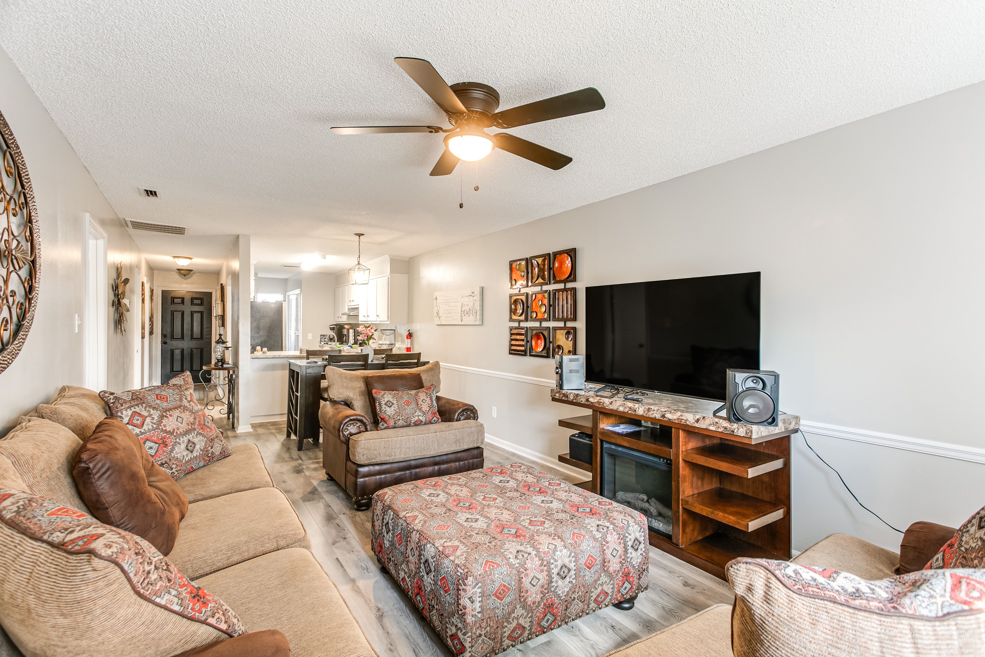 Living Room | Smart TV | Central A/C & Heating | Free WiFi