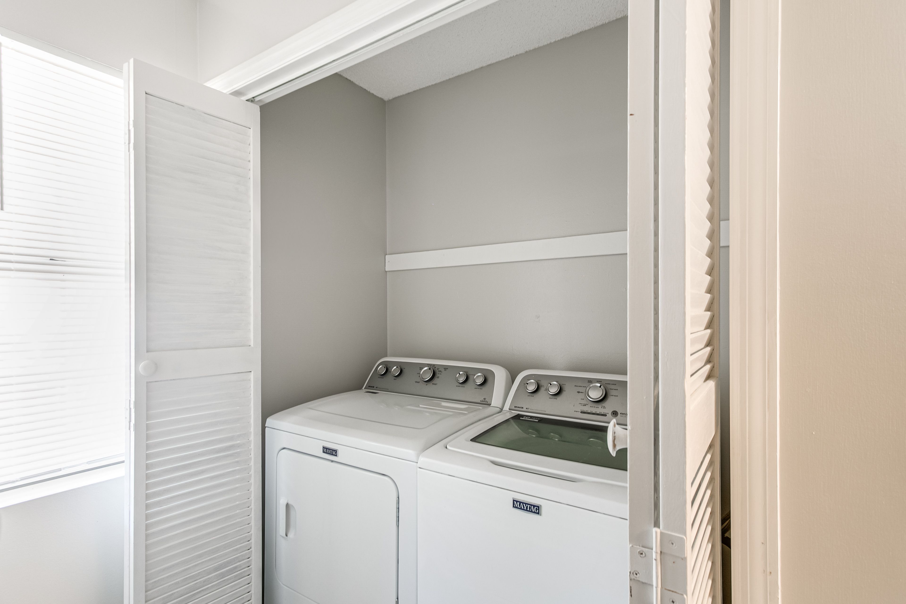 Laundry Closet | Washer & Dryer