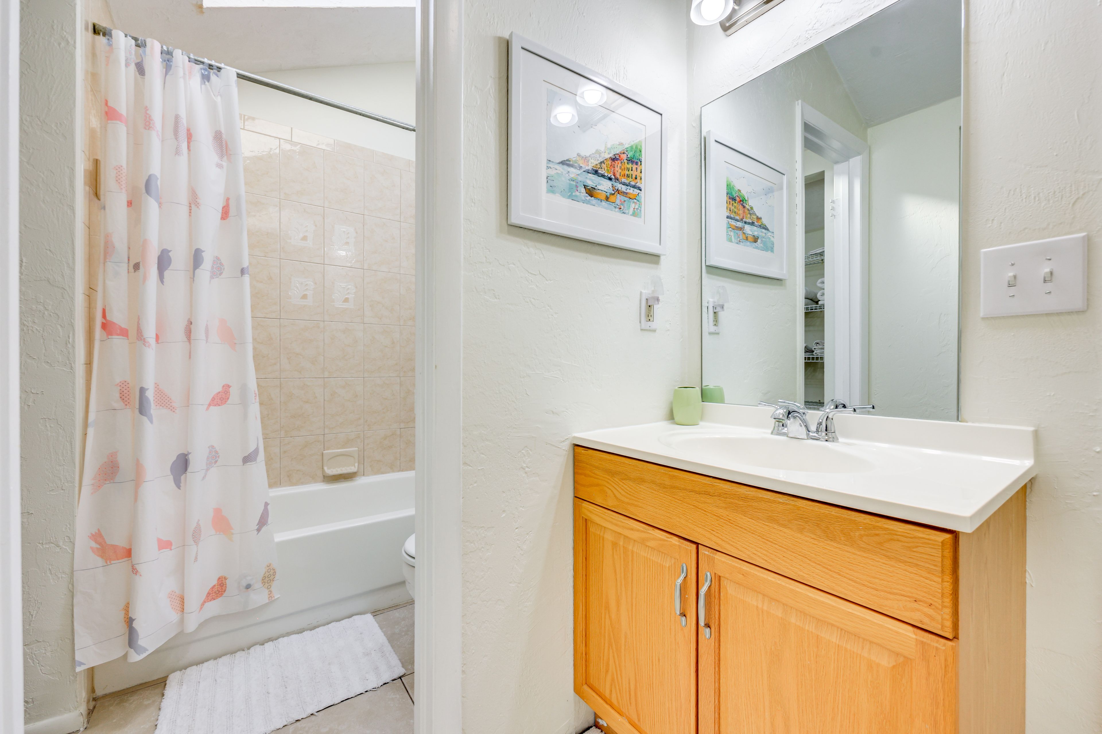 En-Suite Bathroom | 2nd Floor | Complimentary Toiletries
