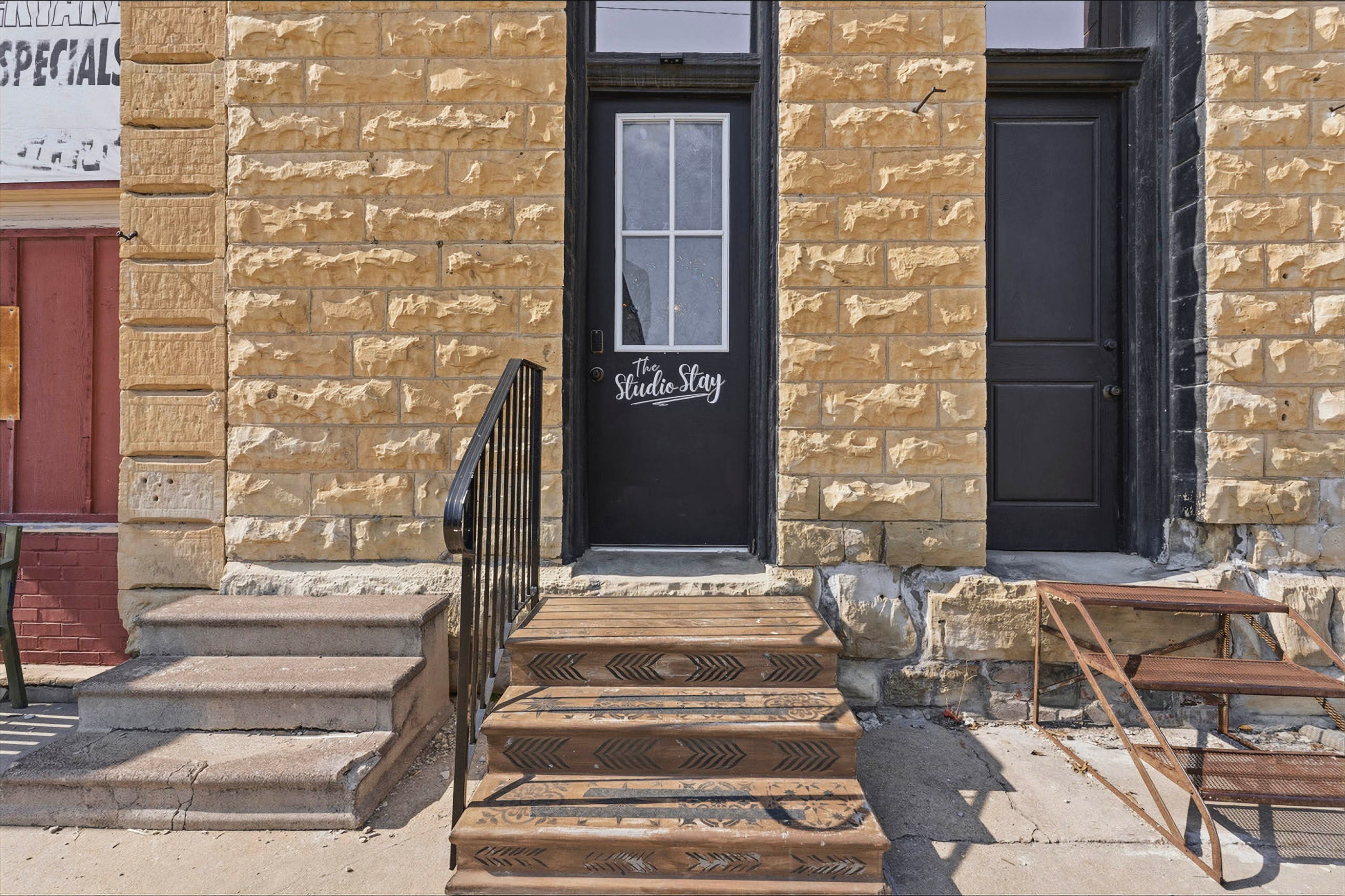 Exterior | Street Parking