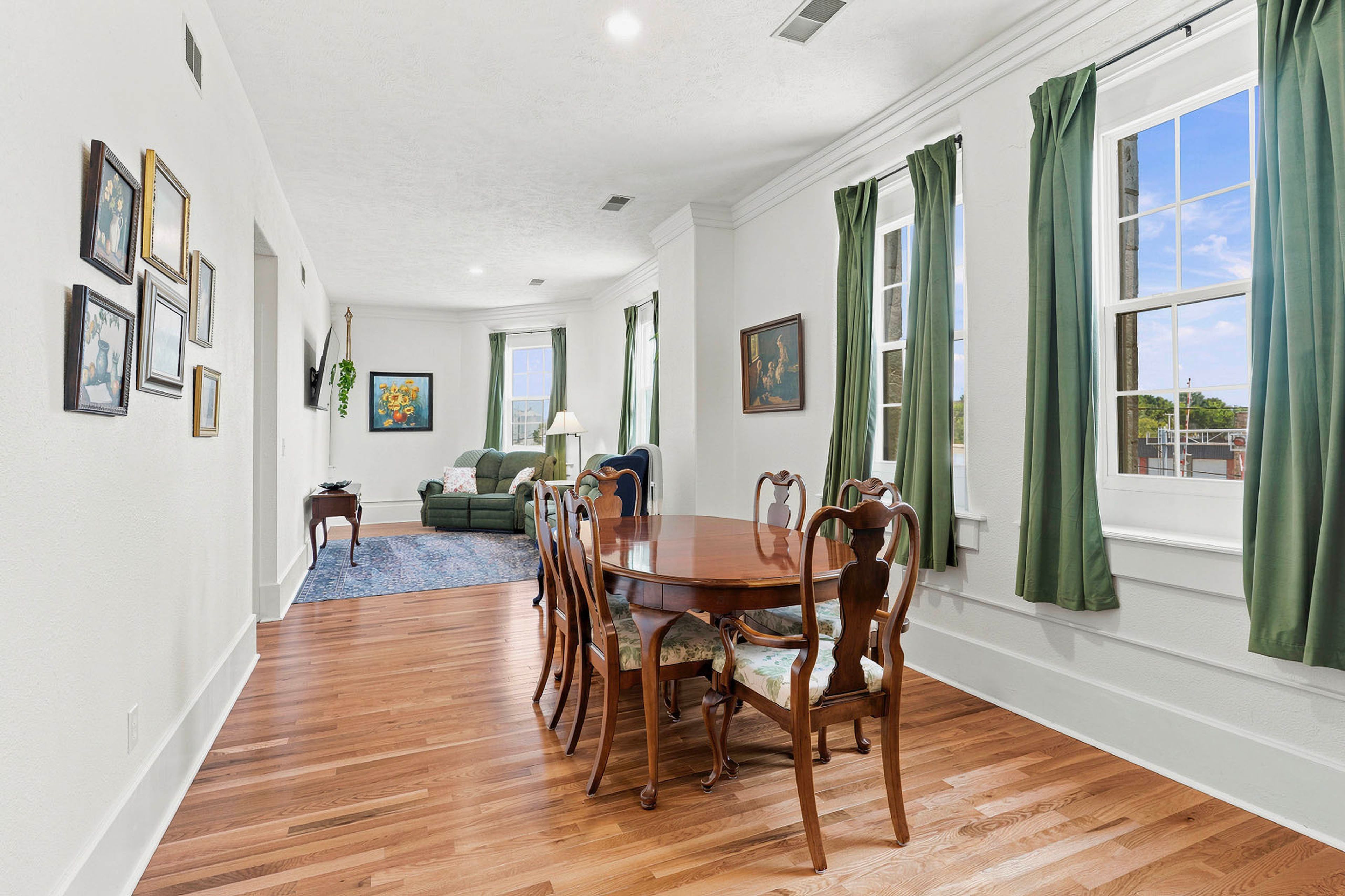 Dining Area | Dishware & Flatware