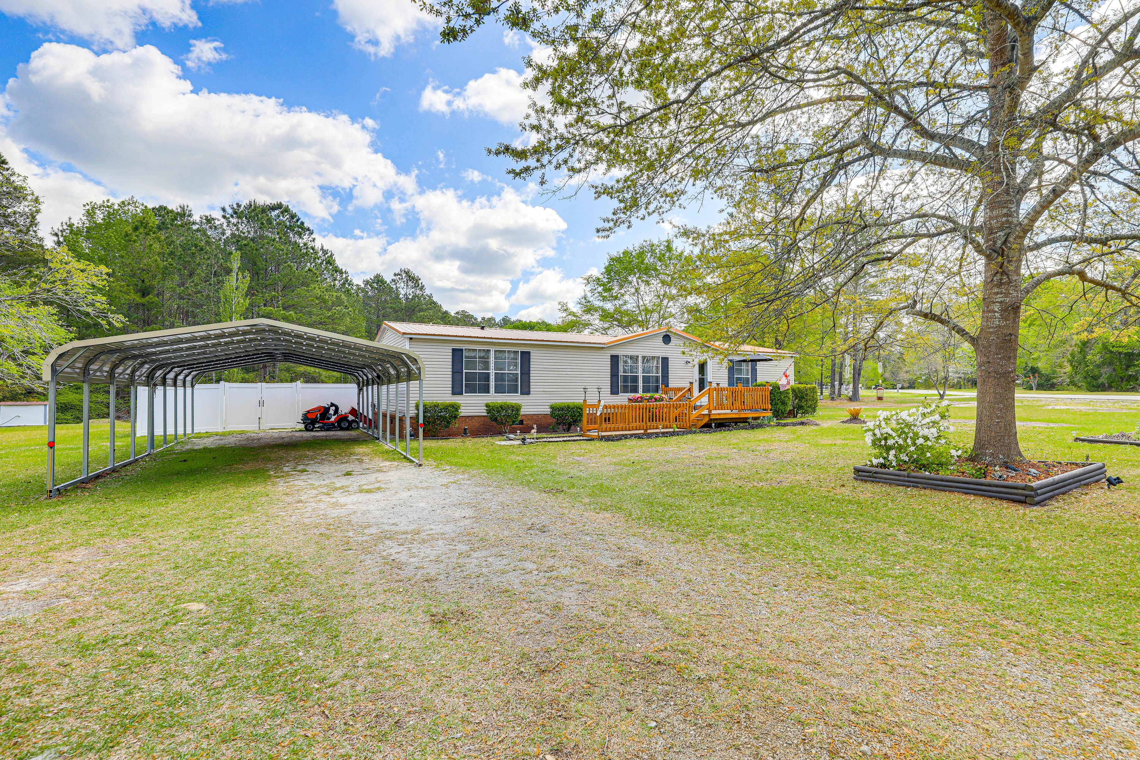 Parking | Carport (1 Vehicle) | Driveway (4 Vehicles) | Street Parking