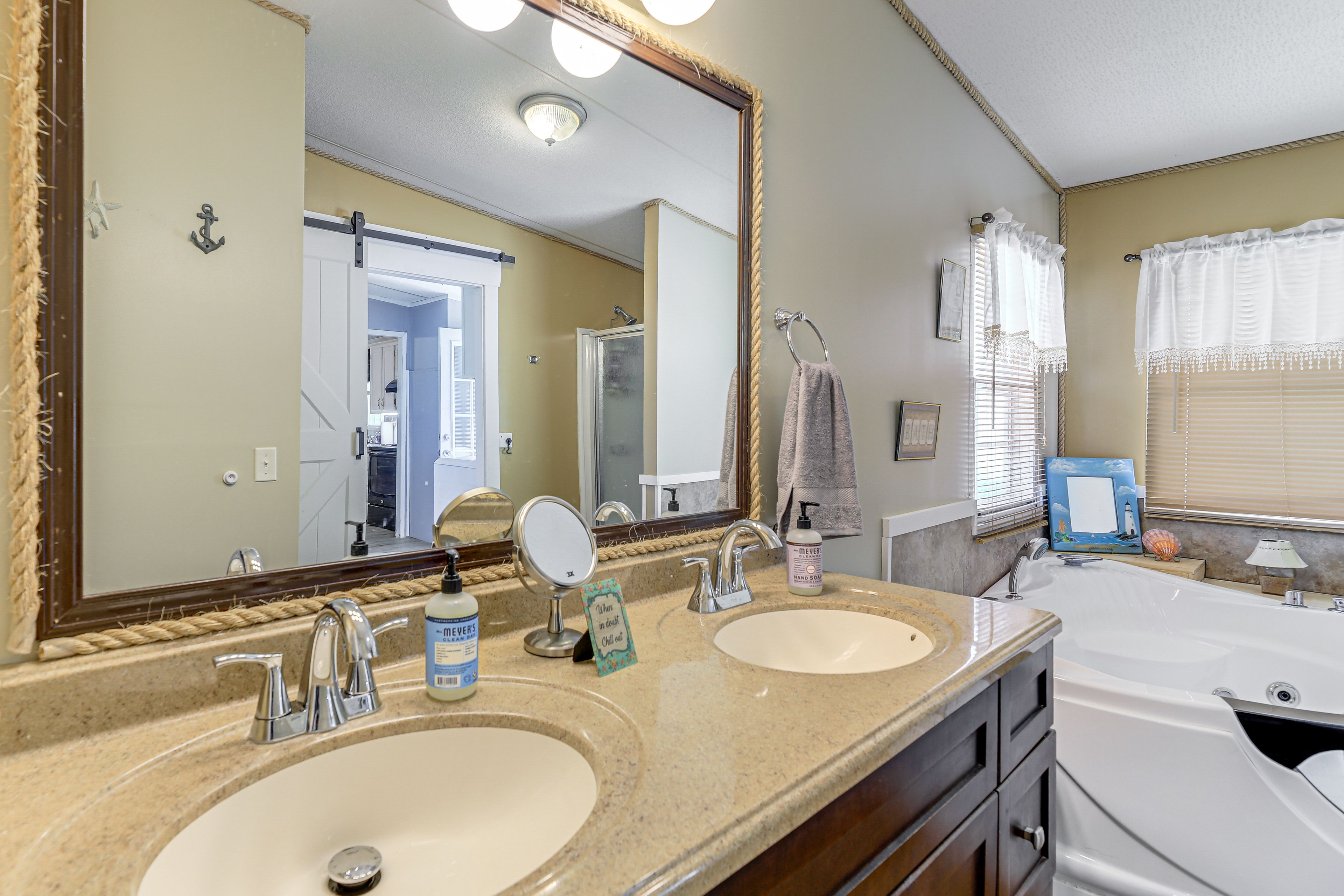 En-Suite Bathroom | Whirlpool Jetted Tub