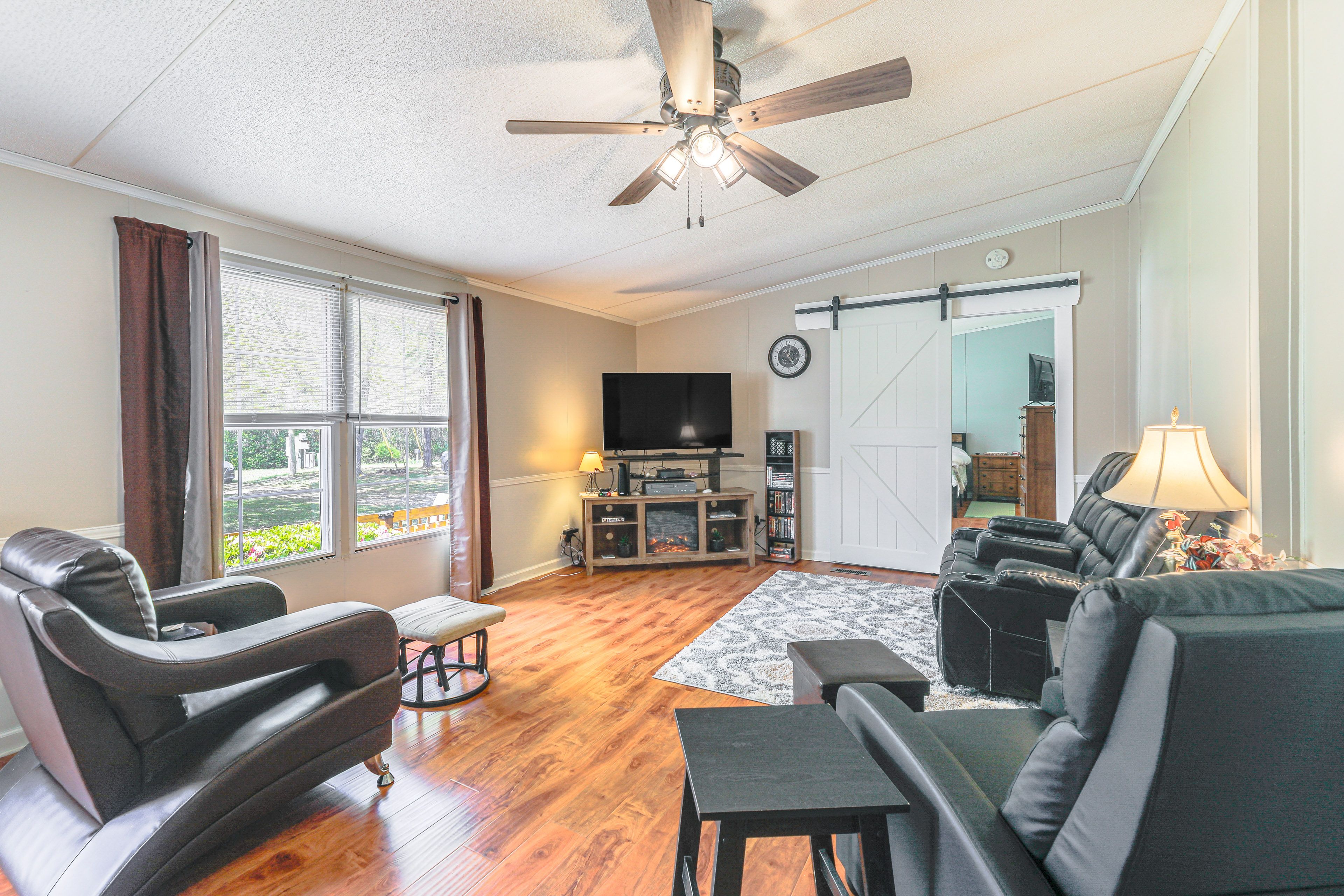 Living Room | Free WiFi | Central A/C & Heat | Smart TVs