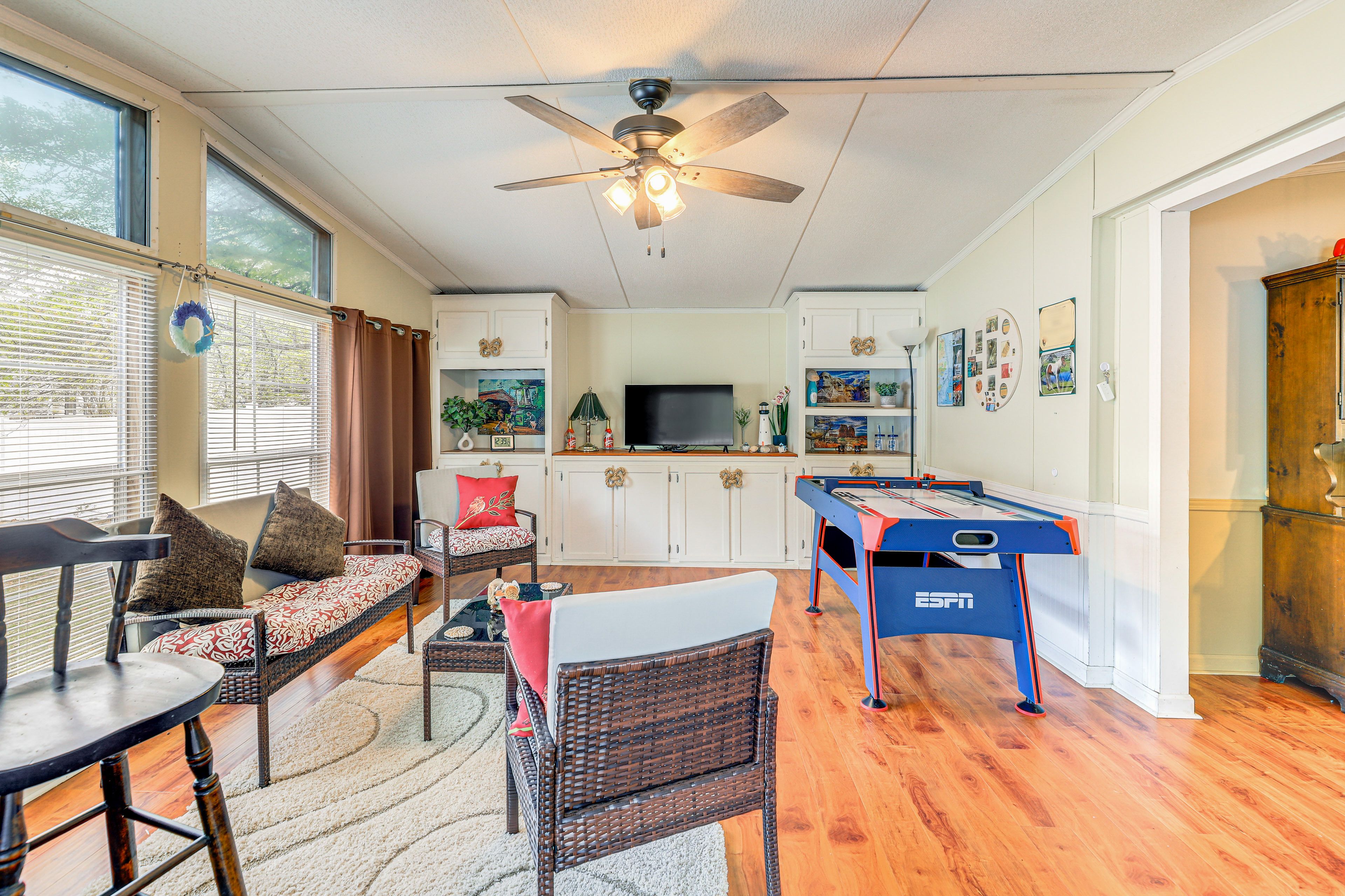 Game Room | Smart TV