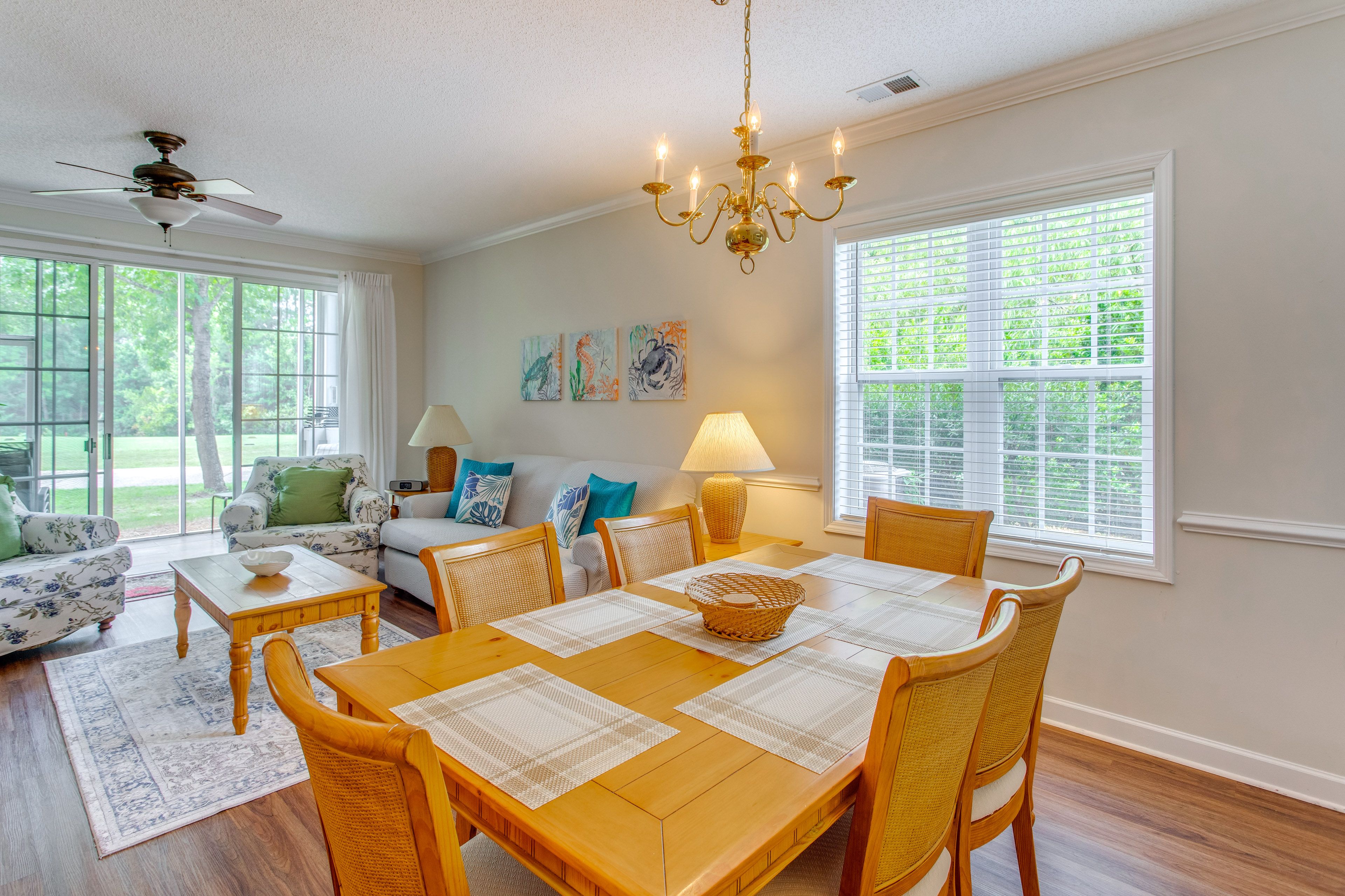 Dining Area | Free WiFi | Central A/C & Heating