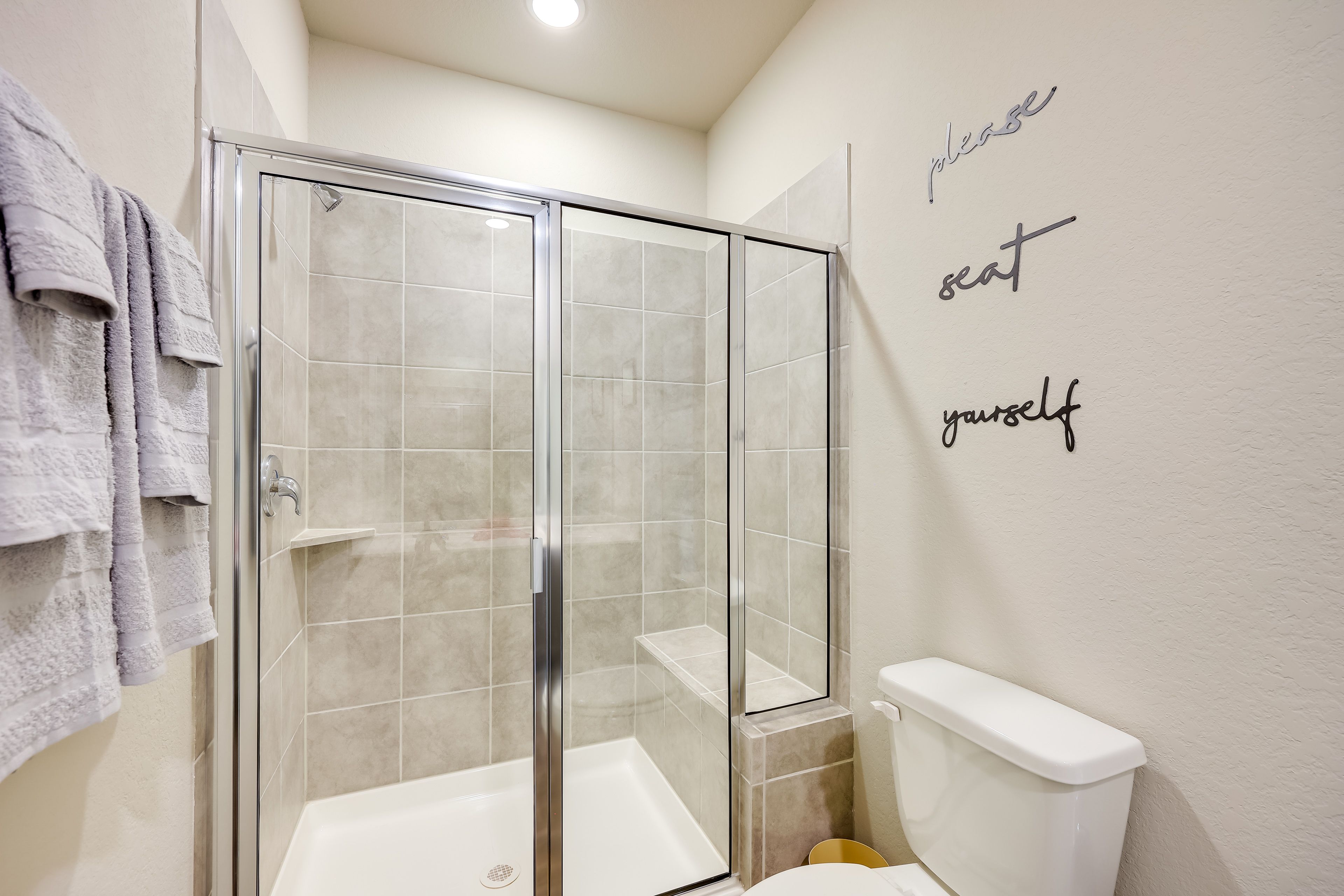 Full Bathroom | Towels Provided | 1st Floor