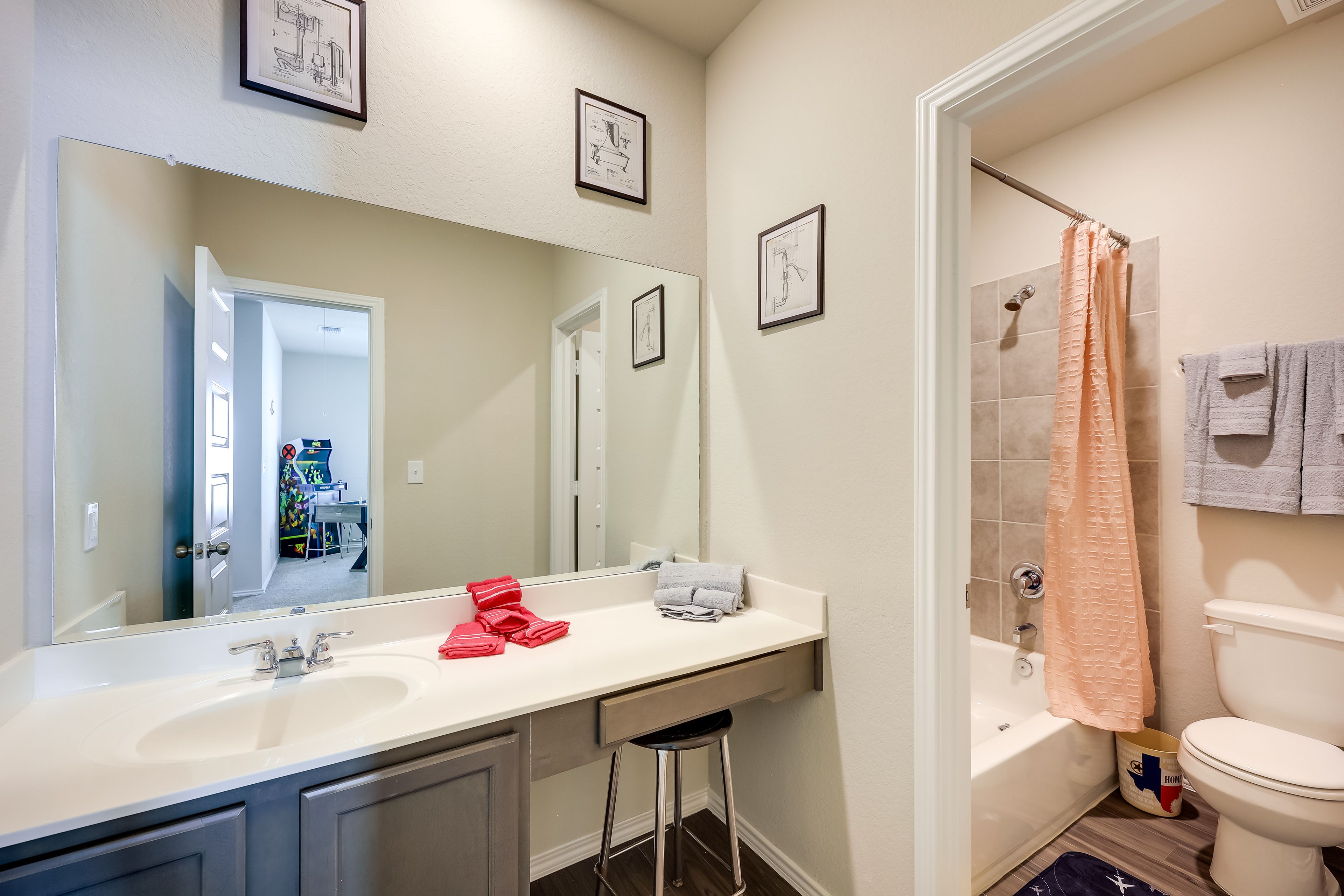 Full Bathroom | 2nd Floor