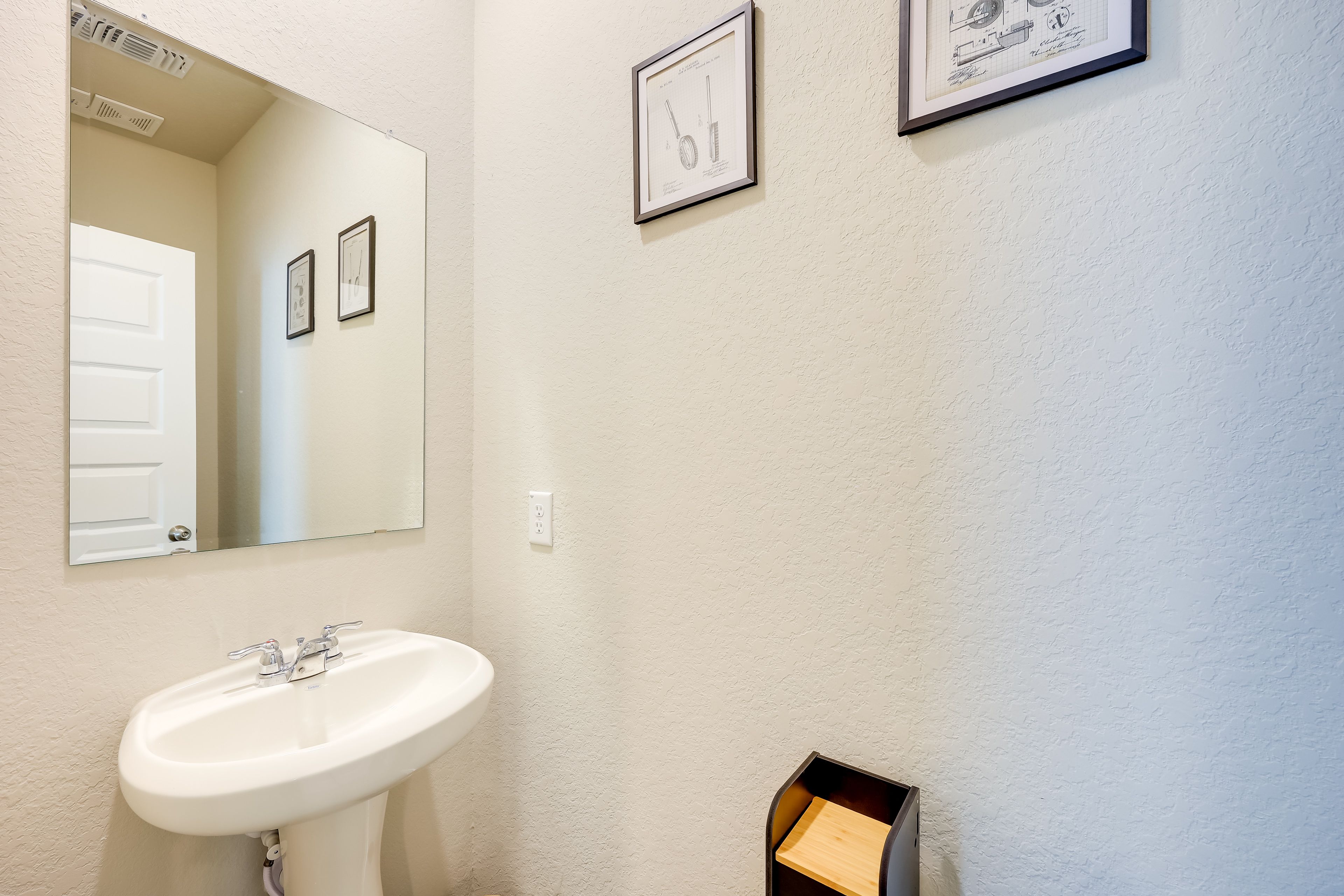 Half Bathroom | 1st Floor