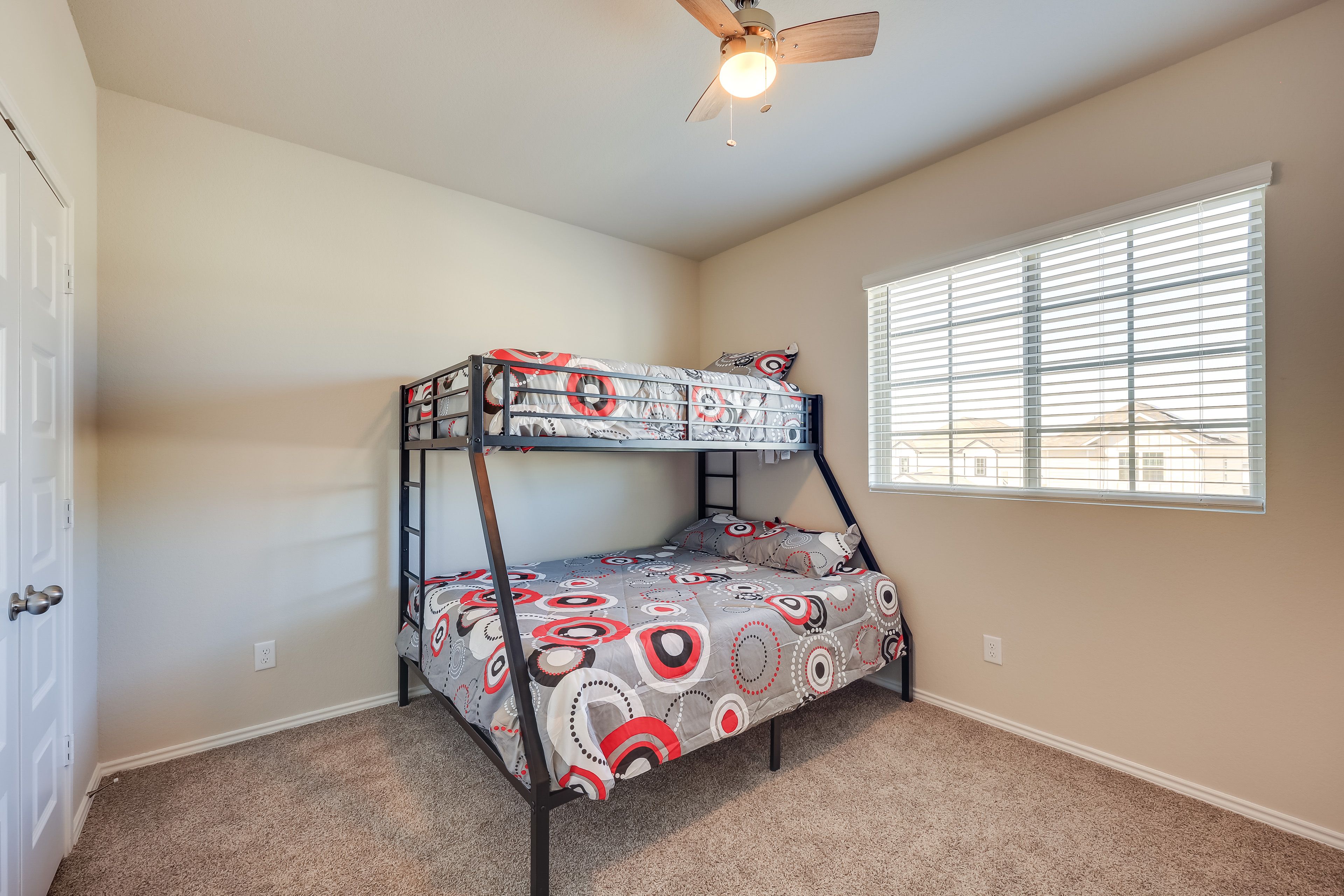 Bedroom 4 | Twin/Queen Bunk Bed | 2nd Floor
