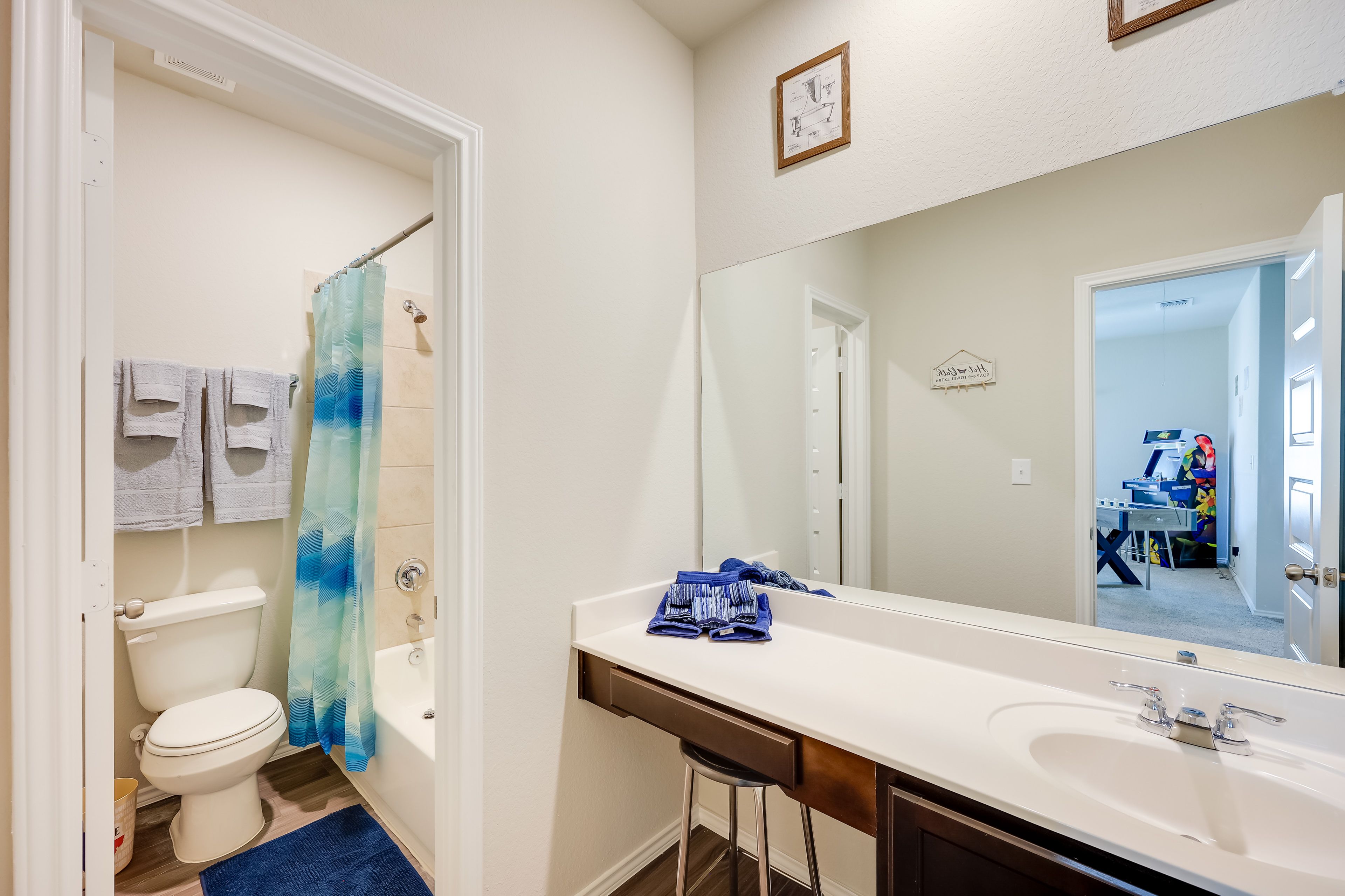 Full Bathroom | 2nd Floor