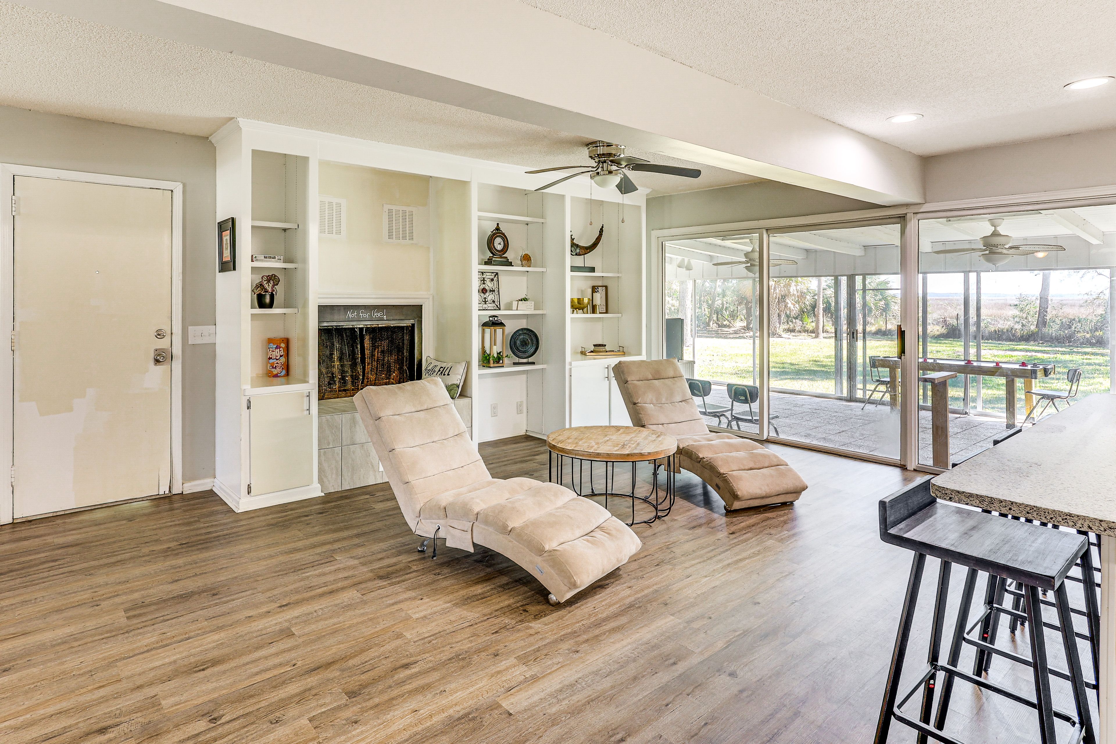 Sitting Area | 1st Floor