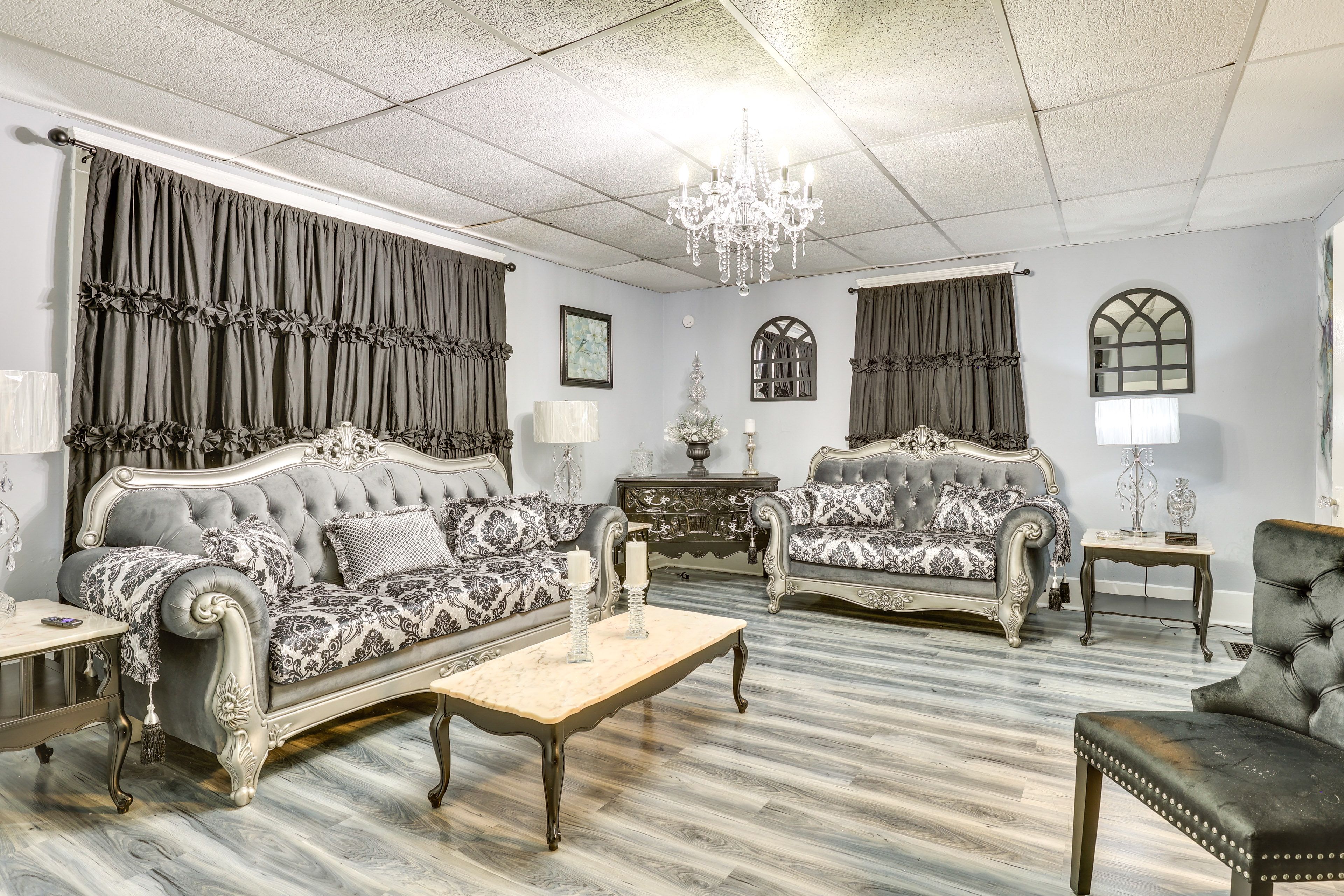 Living Room | Smart TV | Free WiFi | Central A/C & Heating