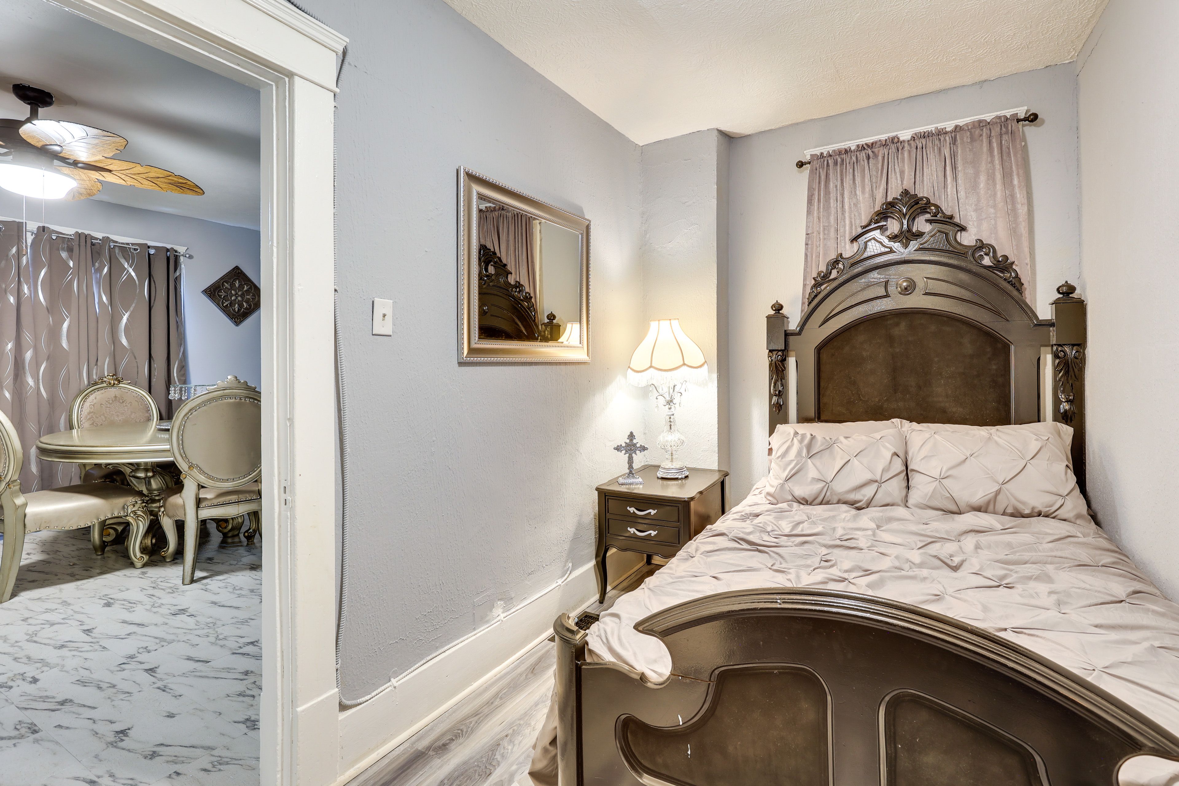 Bedroom 2 | Queen Bed