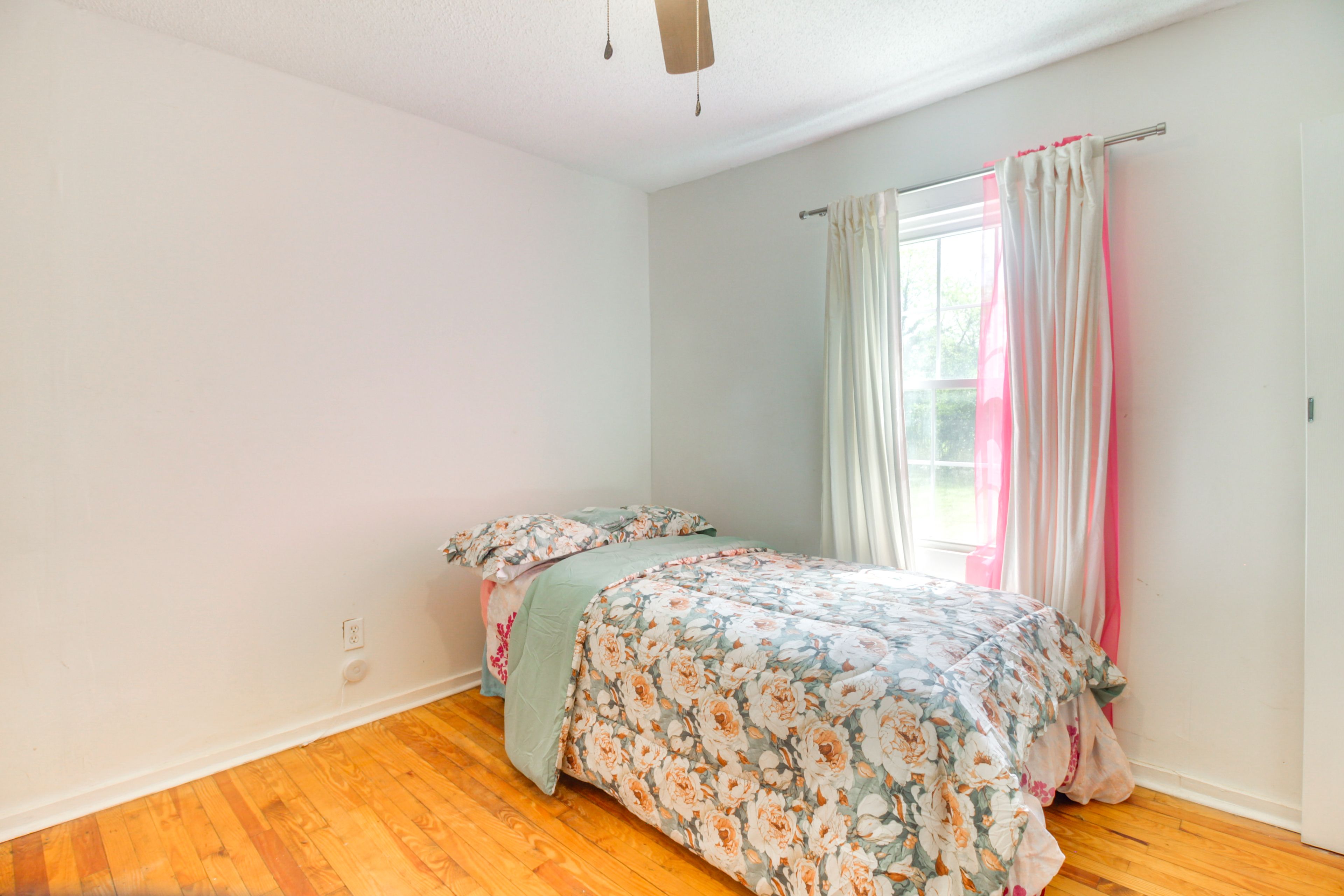 Bedroom 3 | Twin Bed | Smart TV