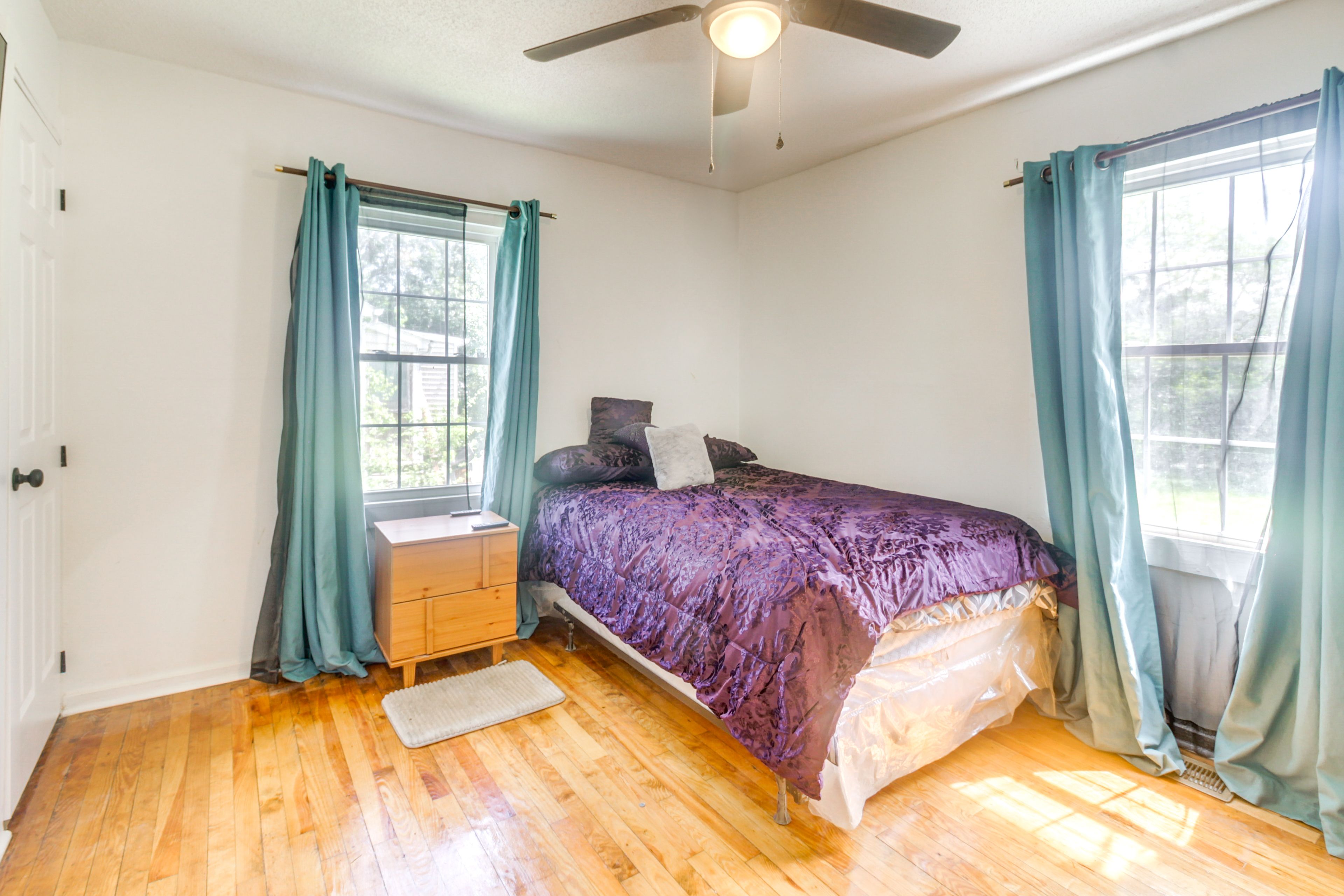 Bedroom 2 | Queen Bed | Smart TV