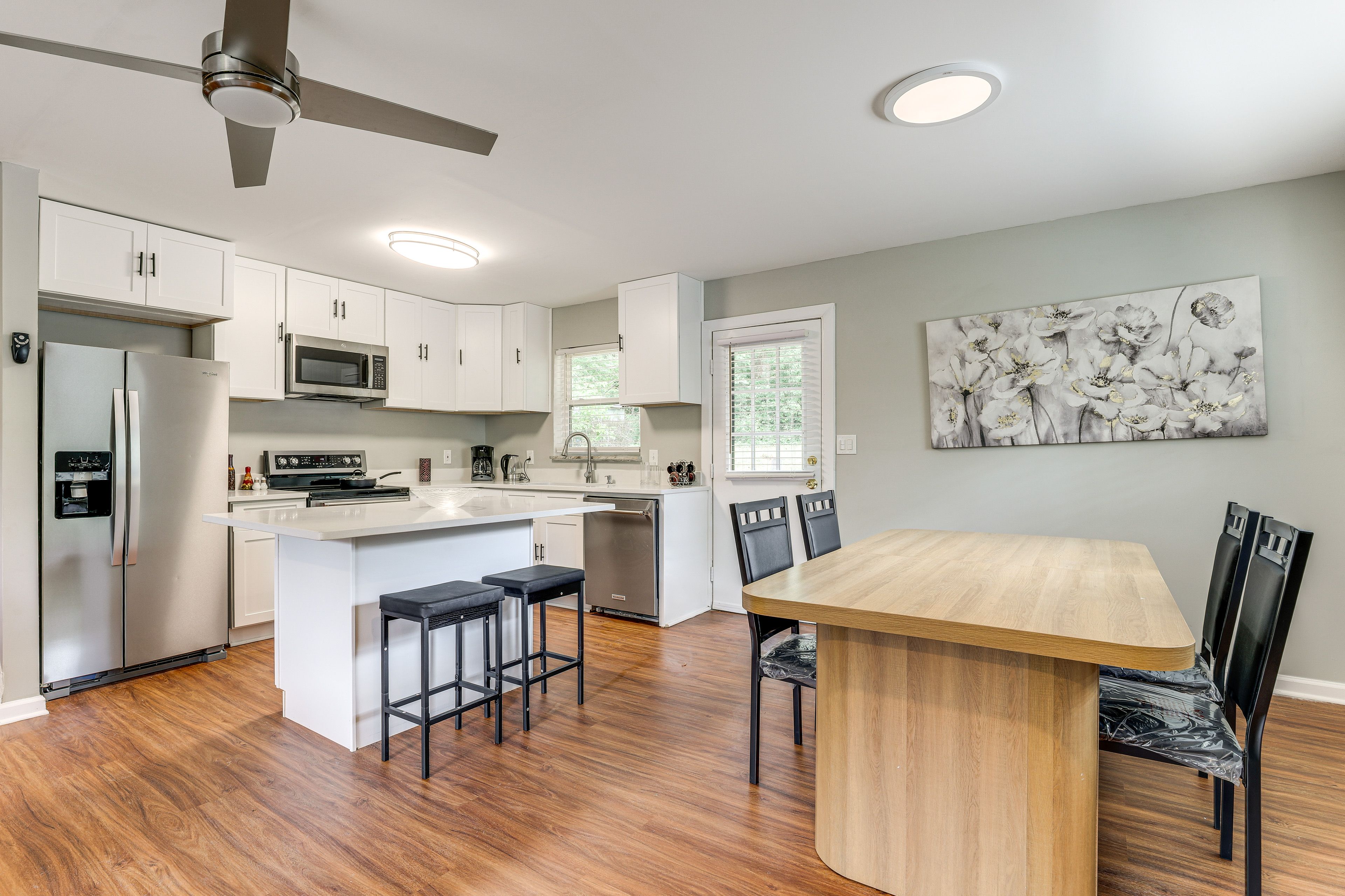 Dining Area | Main Level | Dishware/Flatware