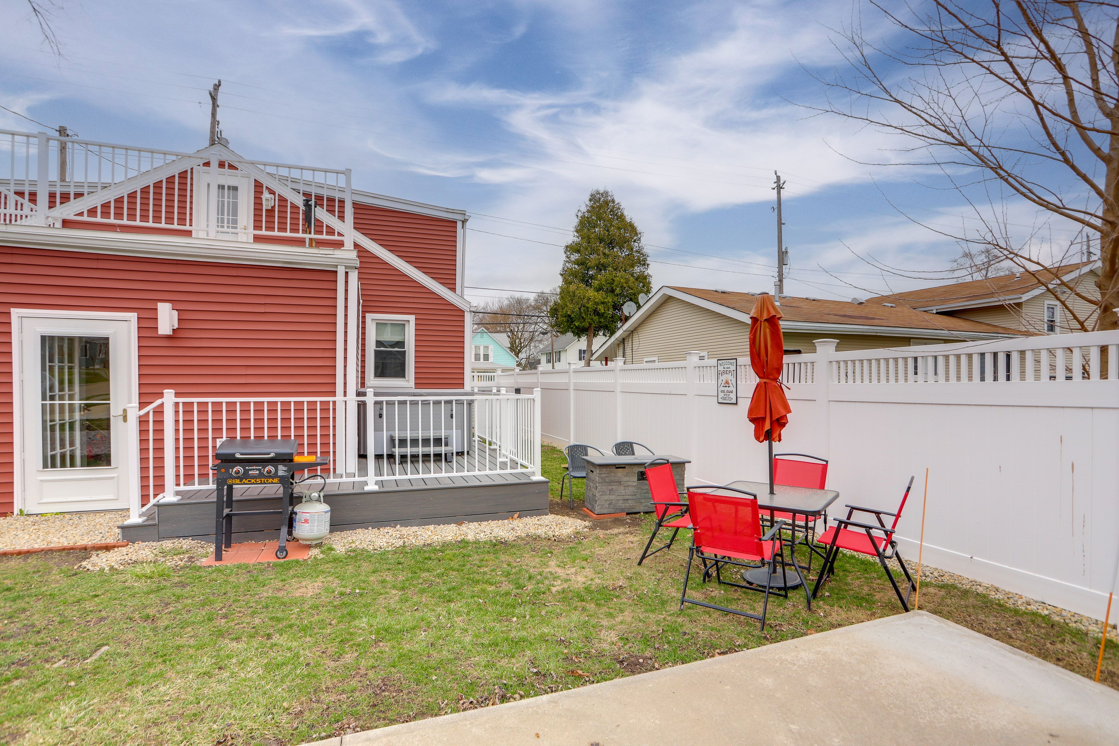 Port Clinton Vacation Rental | 2BR | 2BA | Stairs Required | 4,000 Sq Ft