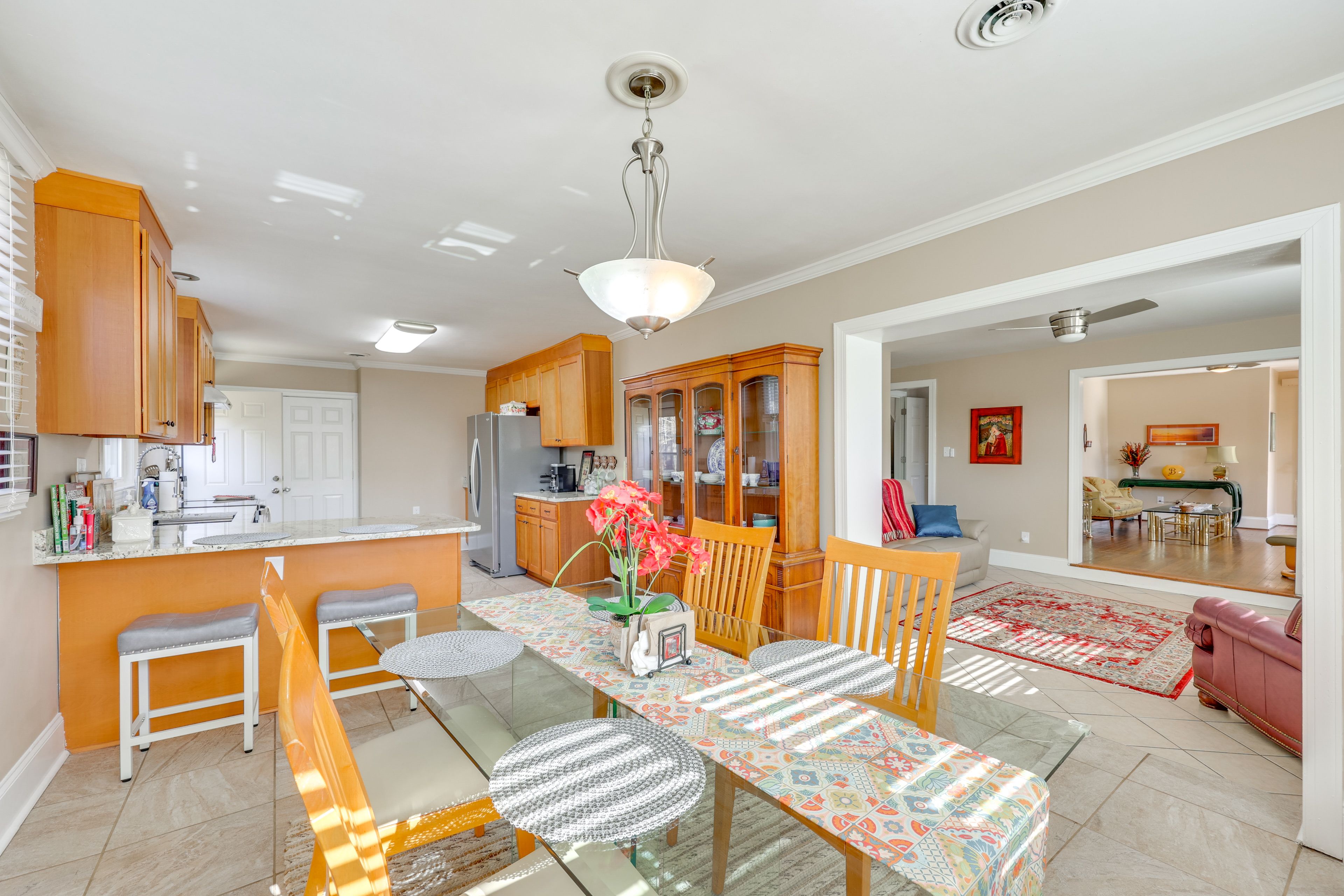 Dining Area | Dishware/Flatware Provided