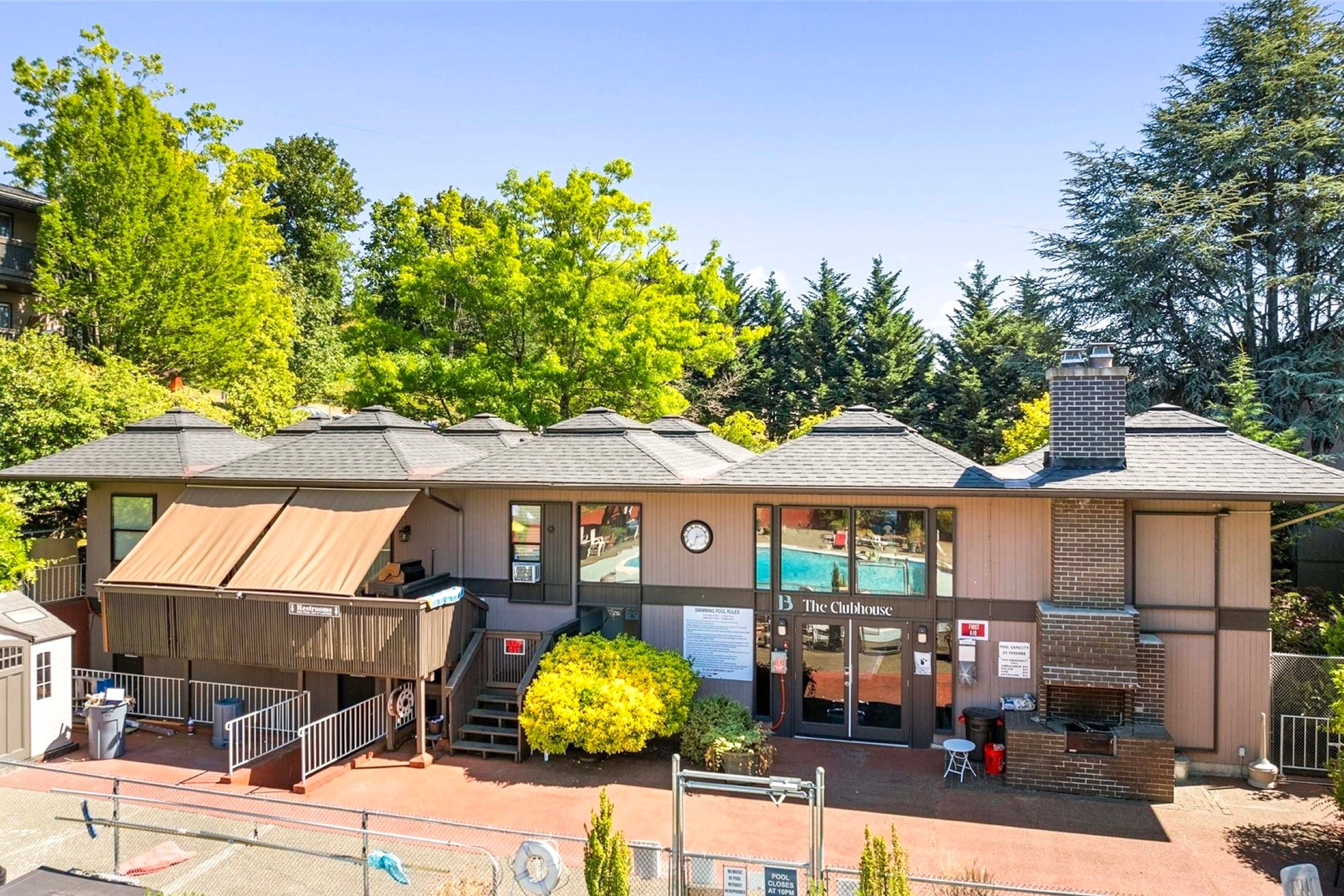 Community Amenities | Clubhouse | Dog Walk | Seasonal Pool | Sauna | Sport Court