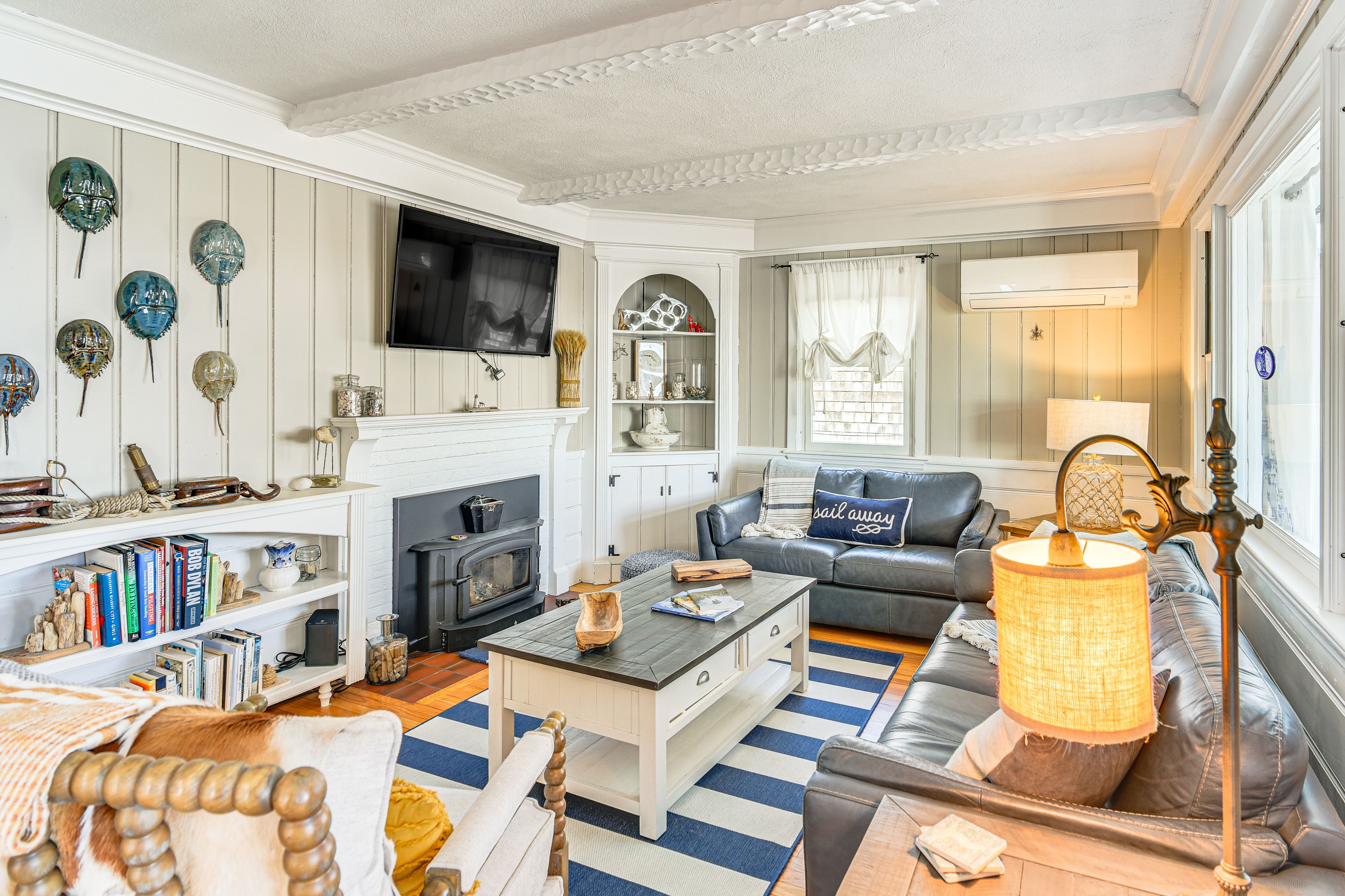Bristol Vacation Rental | 2BR | 1BA | 825 Sq Ft | 6 Steps Required