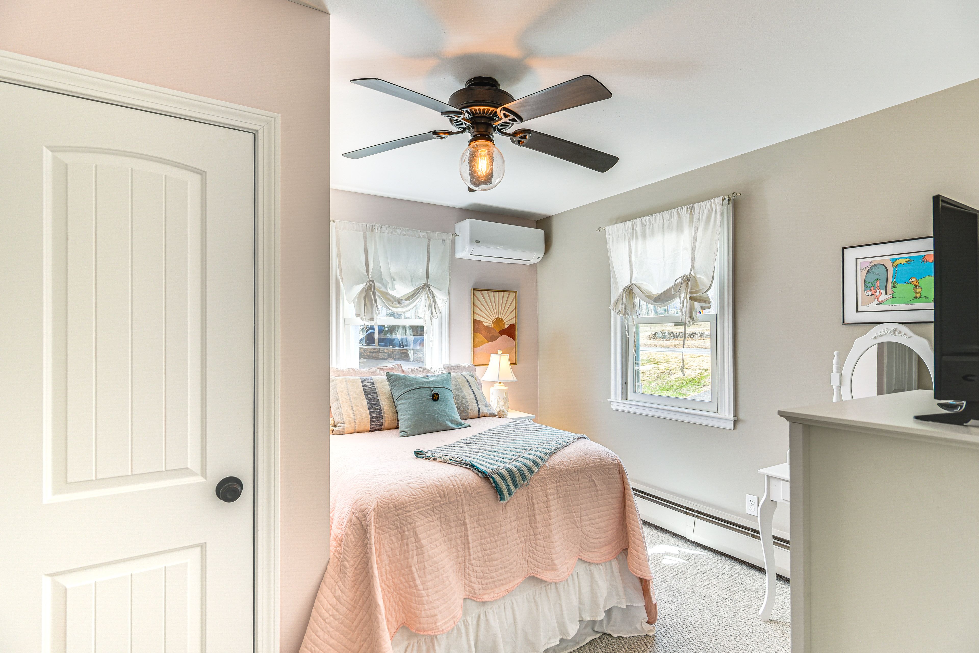 Bedroom 2 | Full Bed | Hangers