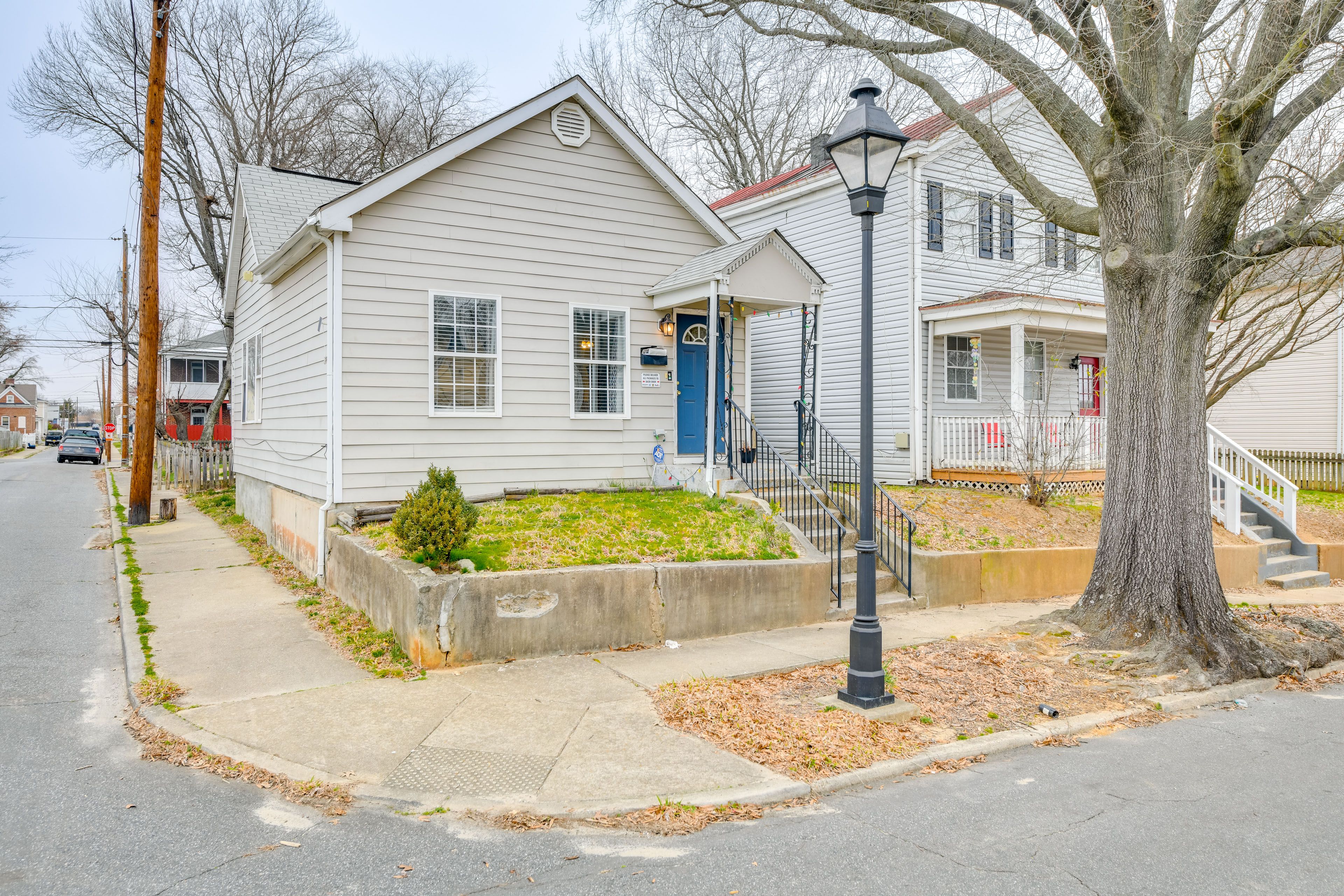Parking | Driveway (1 Vehicle) | Free Street Parking