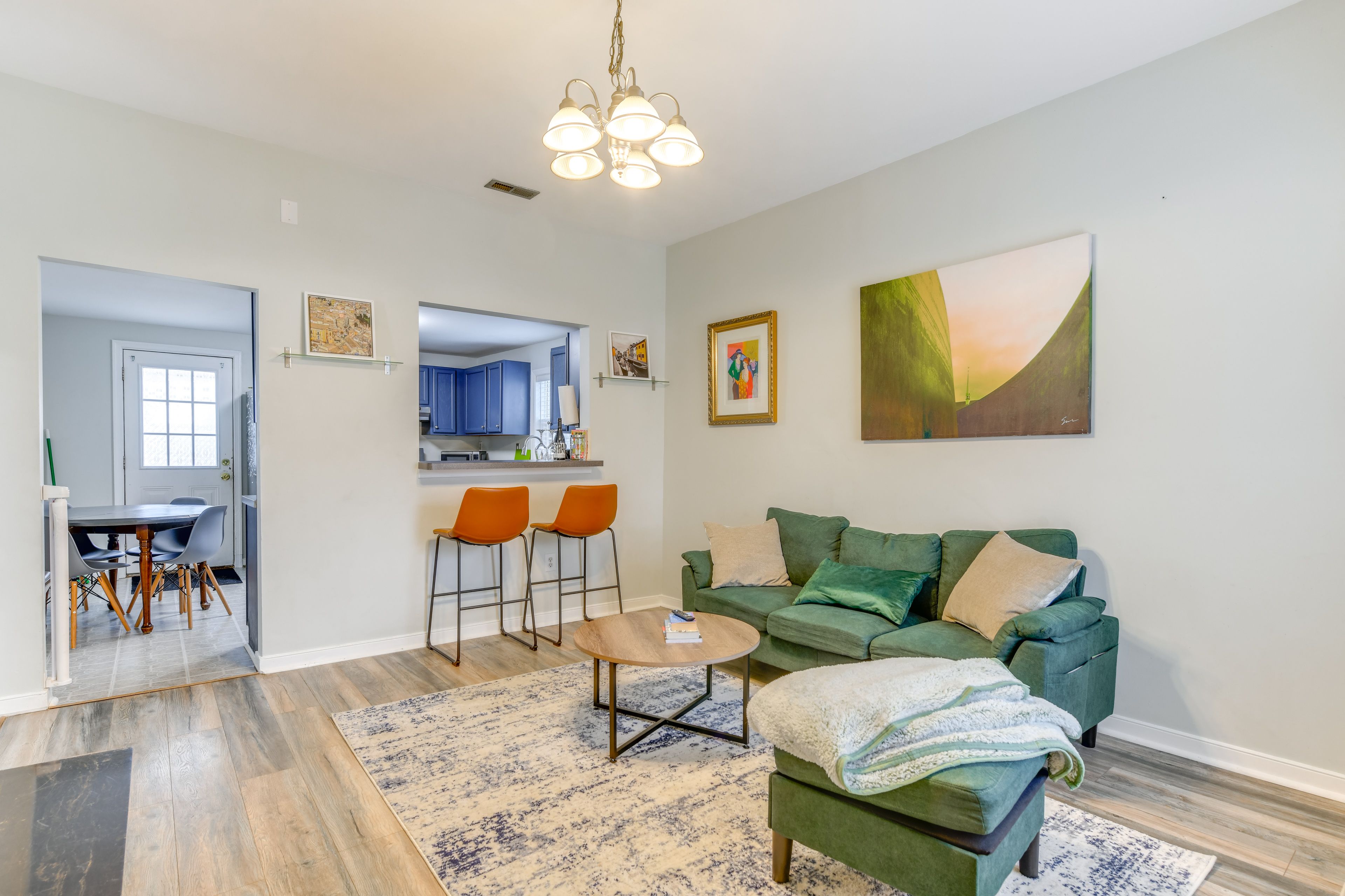 Living Room | Free WiFi | Smart TV